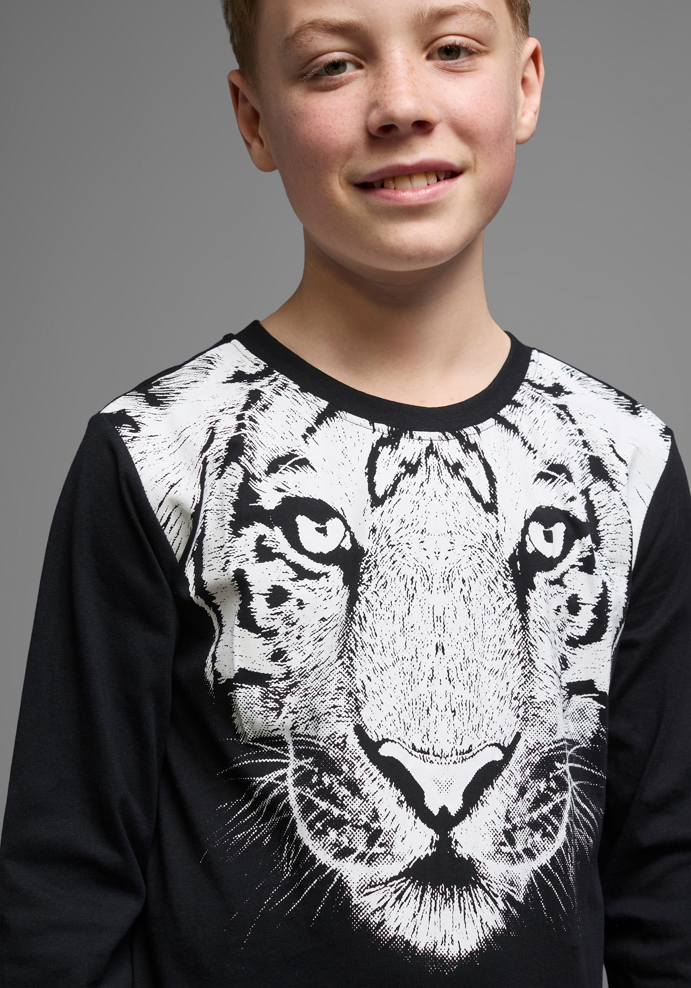KIDSWORLD Langarmshirt »WHITE TIGER«, Basic Passform, stylischer Druck, Rundhalsausschnitt