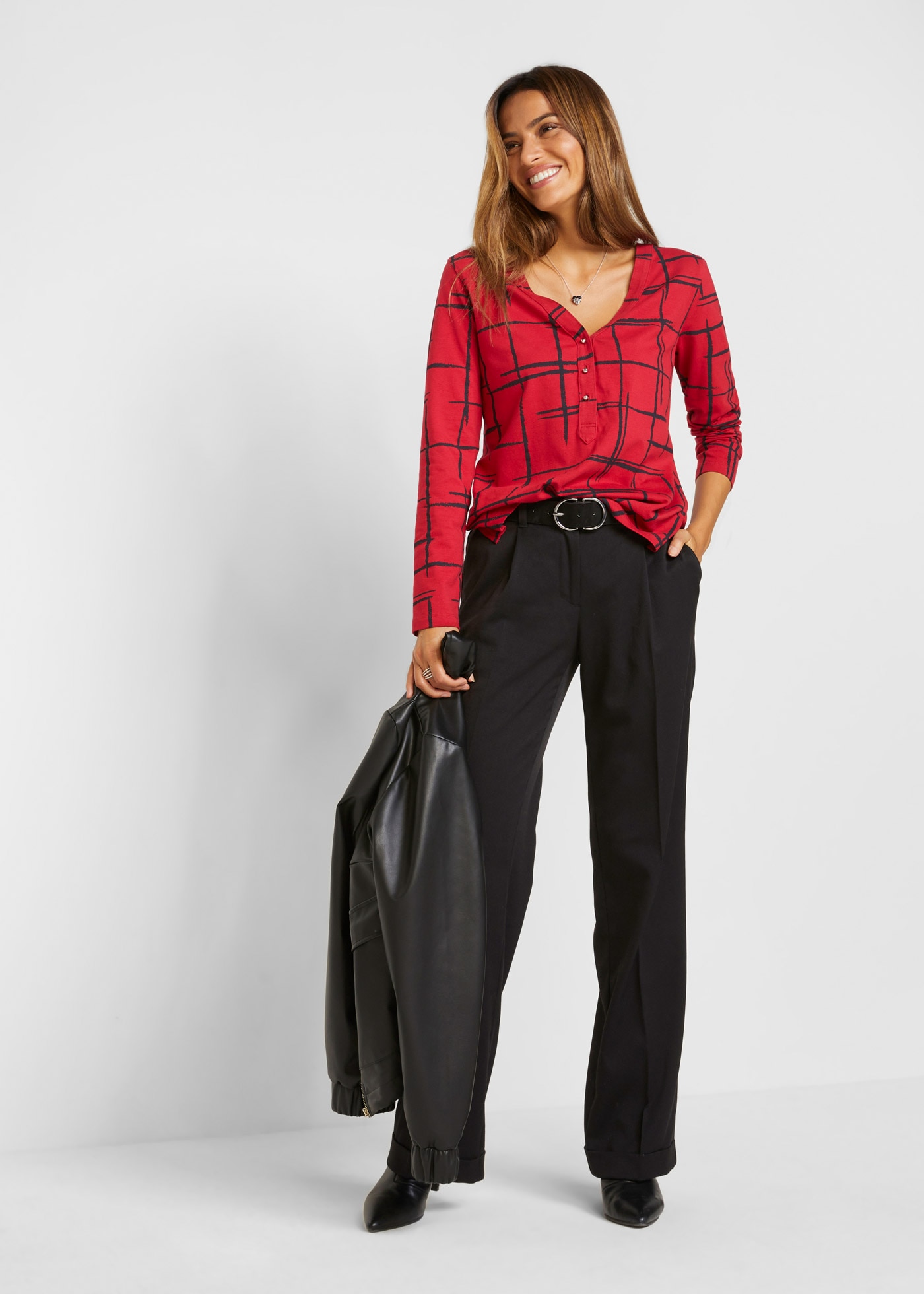 bonprix Blusenshirt figurumspielende Passform, Longshirt-Design, mit gerundetem Saum