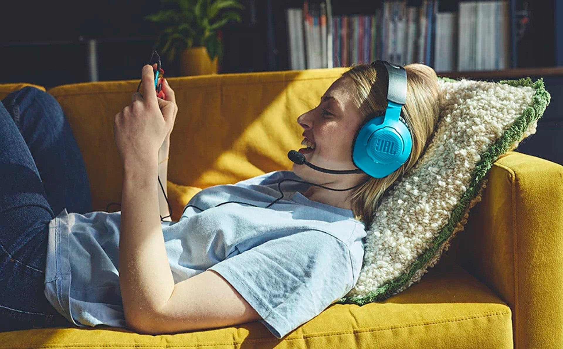 Nintendo Switch Konsolen-Set »Switch OLED + gratis JBL QUANTUM 100N Gaming-Headset (UVP 39,99€)«