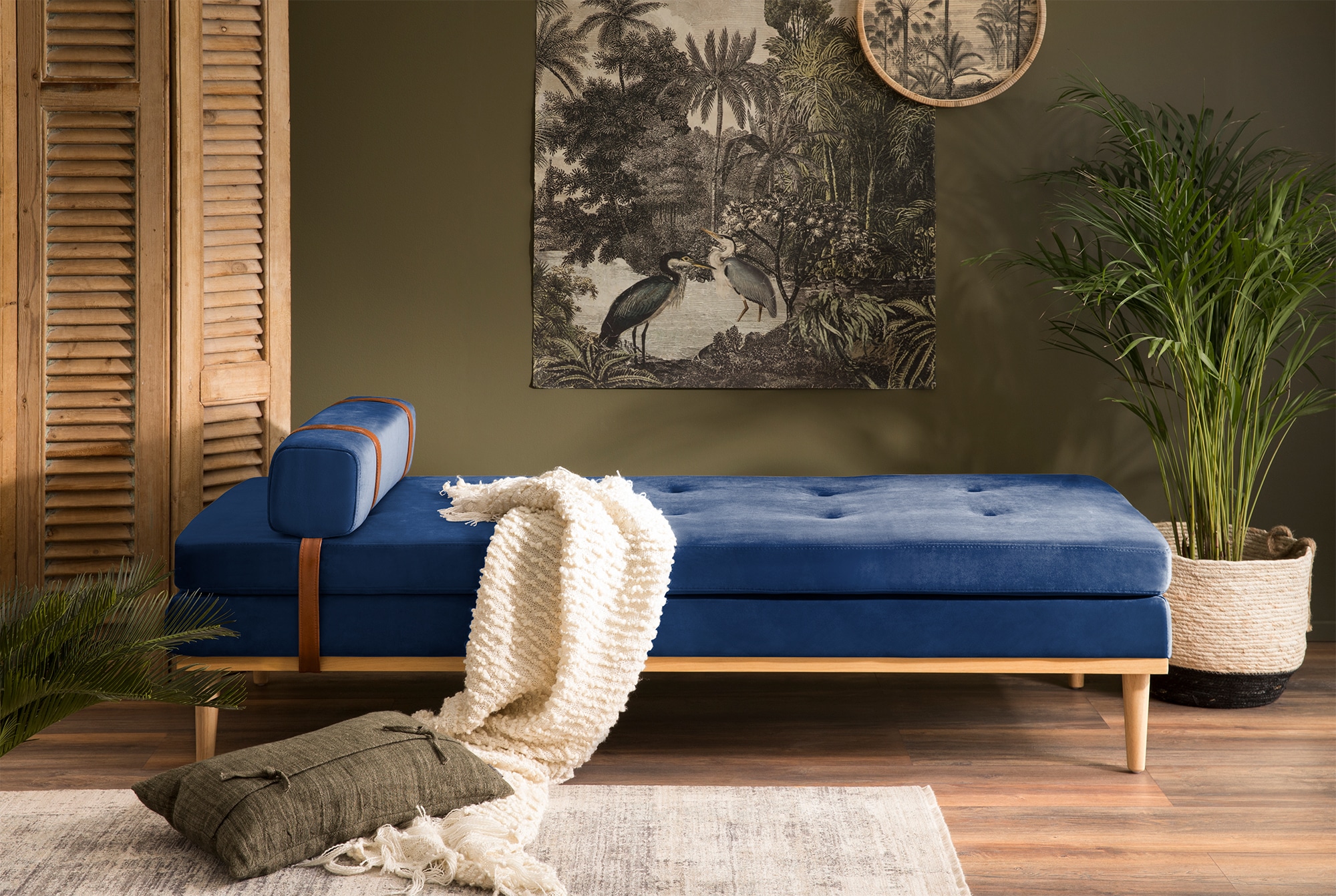 SalesFever Daybed »Bett: Entspannung pur« Entspannung pur: Tagesliege mit Kopf- und Nackenstütze