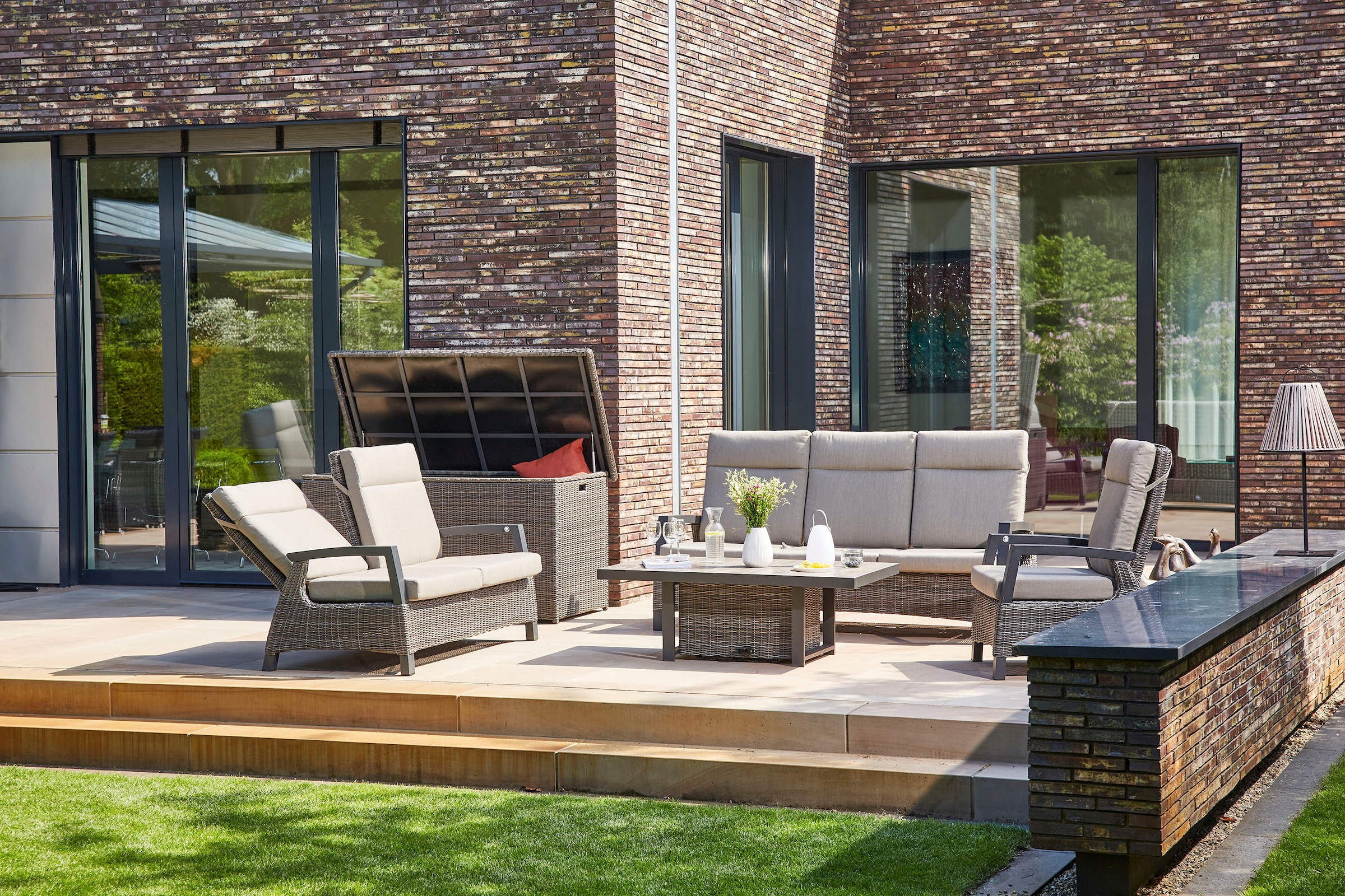 Siena Garden Gartenlounge-Set »Corido«, (Set, 8 tlg.), bestehend aus 2 Sesseln, 1 Bank, 1 Tisch und 4 Auflagen