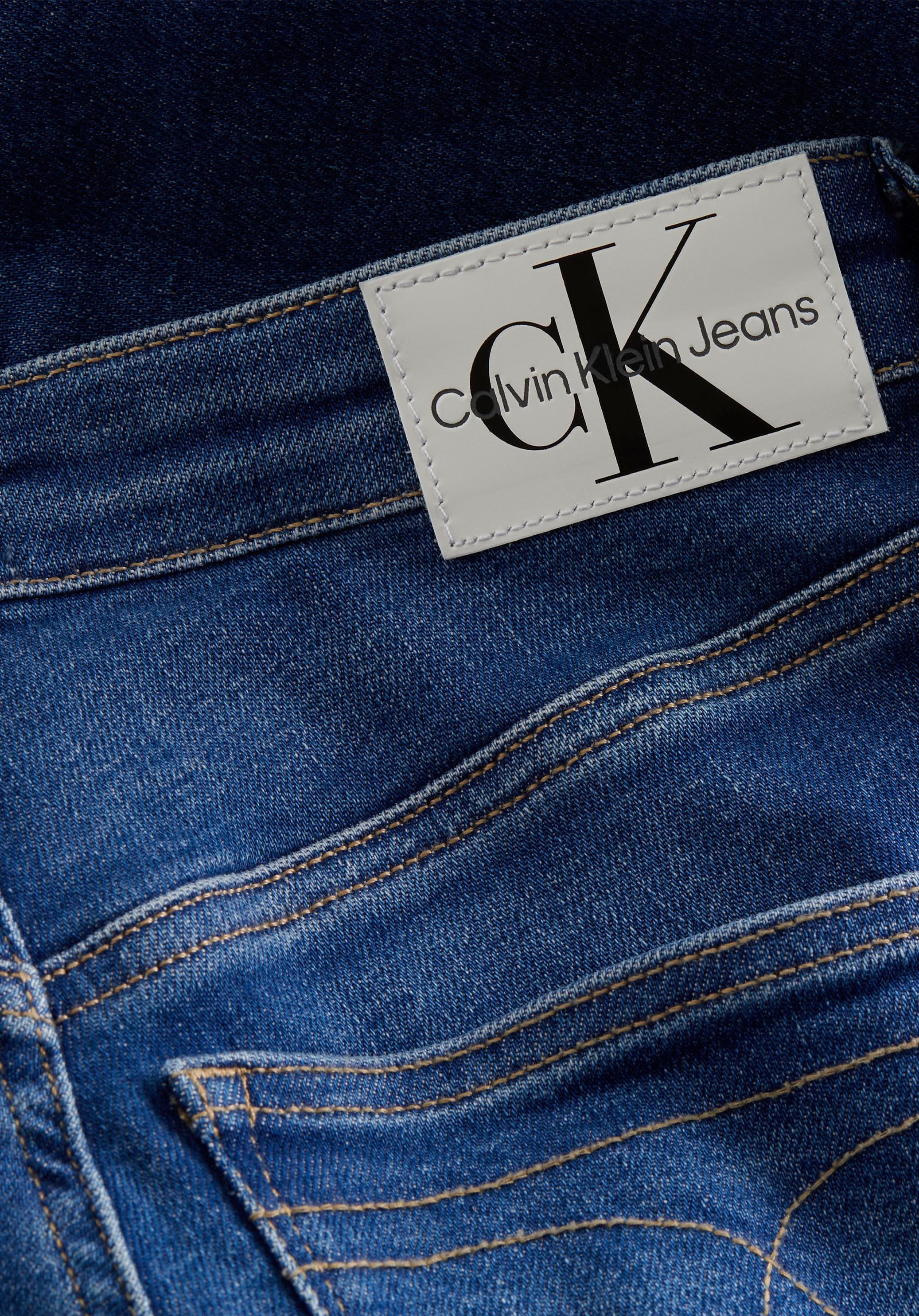 Calvin Klein Jeans hinten ♕ mit Calvin Klein Skinny-fit-Jeans SKINNY«, am Leder-Brandlabel »HIGH bei Bund RISE