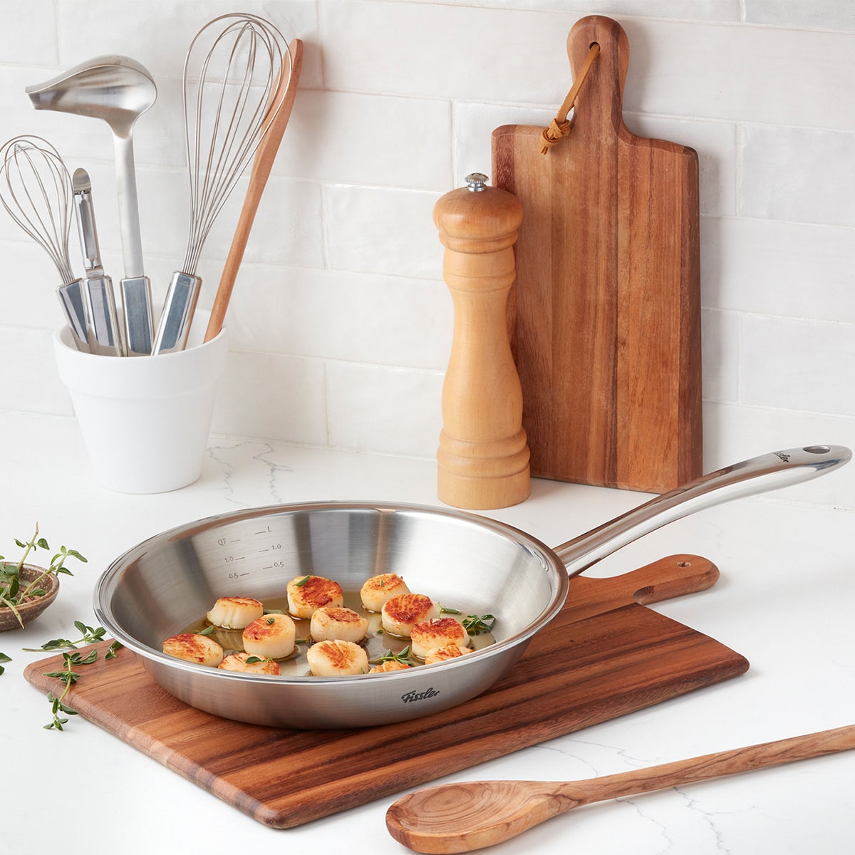 Fissler Topf-Set »Fissler M5 Pro-Ply®, Edelstahl-Topfset (7-teilig)« Set, 7-teilig: Bratpfanne, Kochtopf, Sauteuse und Stielkasserolle, 7 tlg. Edelstahl 18/10