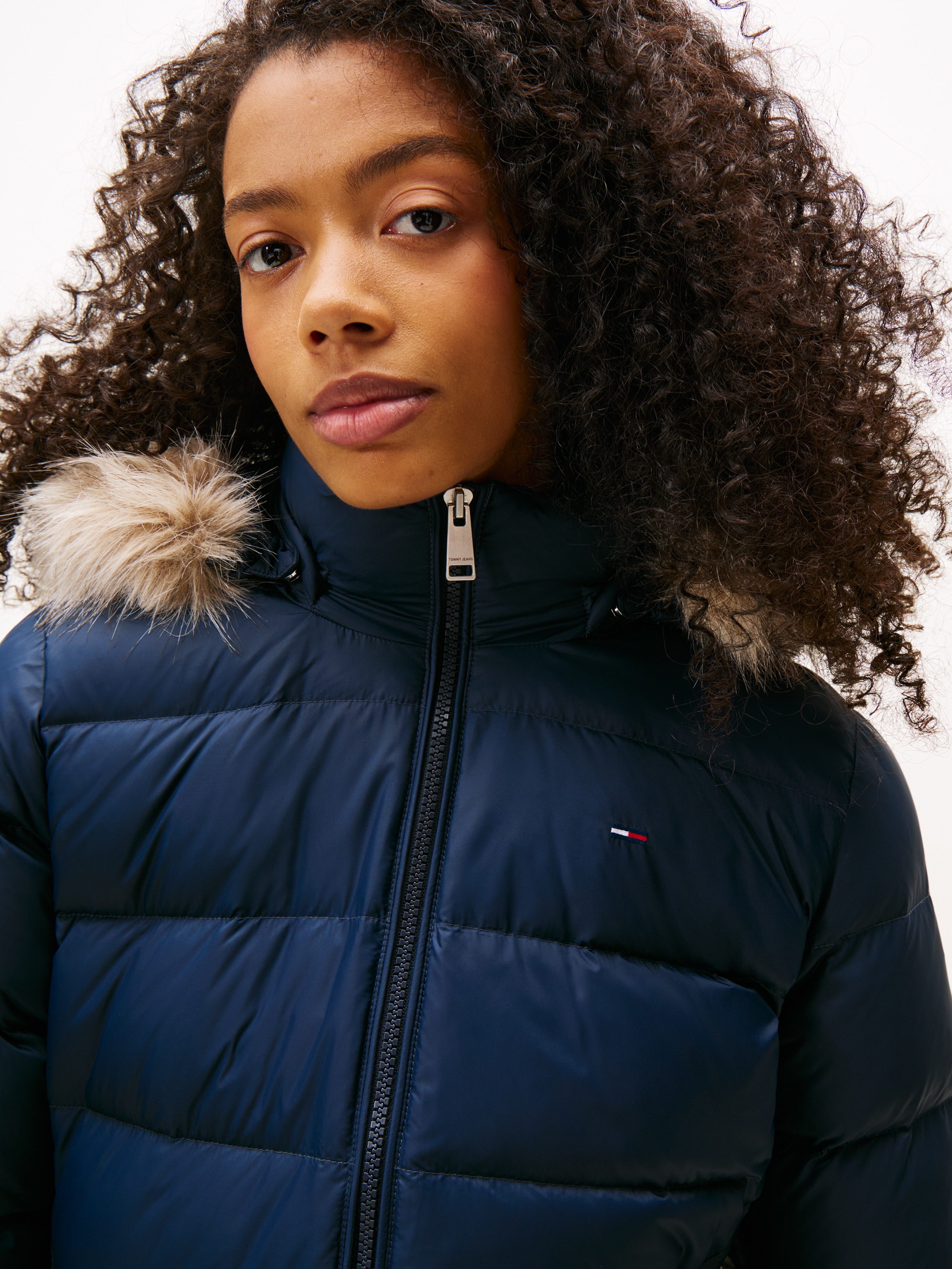 Tommy Jeans Steppjacke »TJW BASIC HOODED DOWN JACKET EXT« mit Kapuze mit Logostickerei