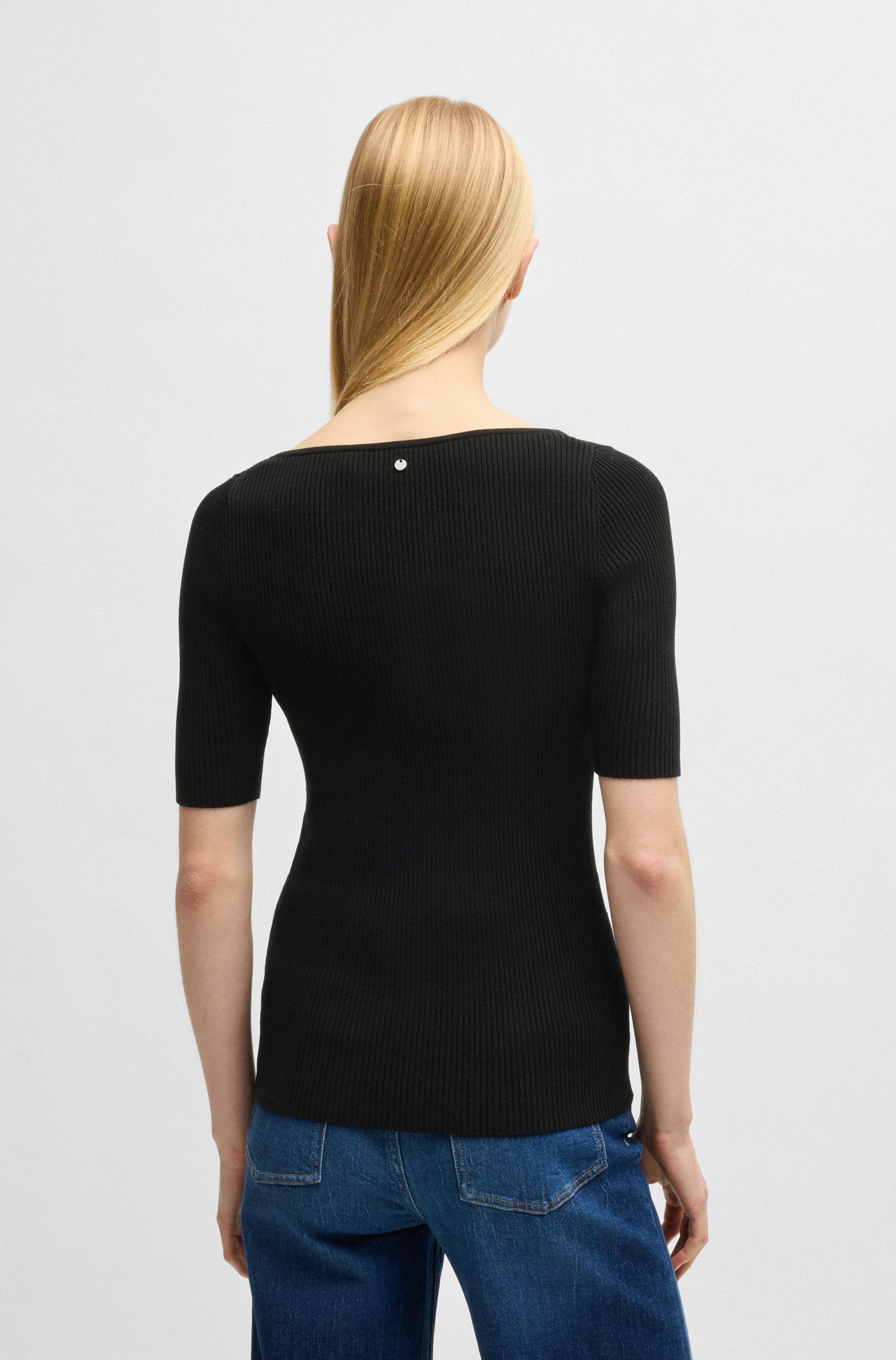 BOSS ORANGE Strickpullover »Faradisco Premium Damenmode«, mit BOSS Metallcharm