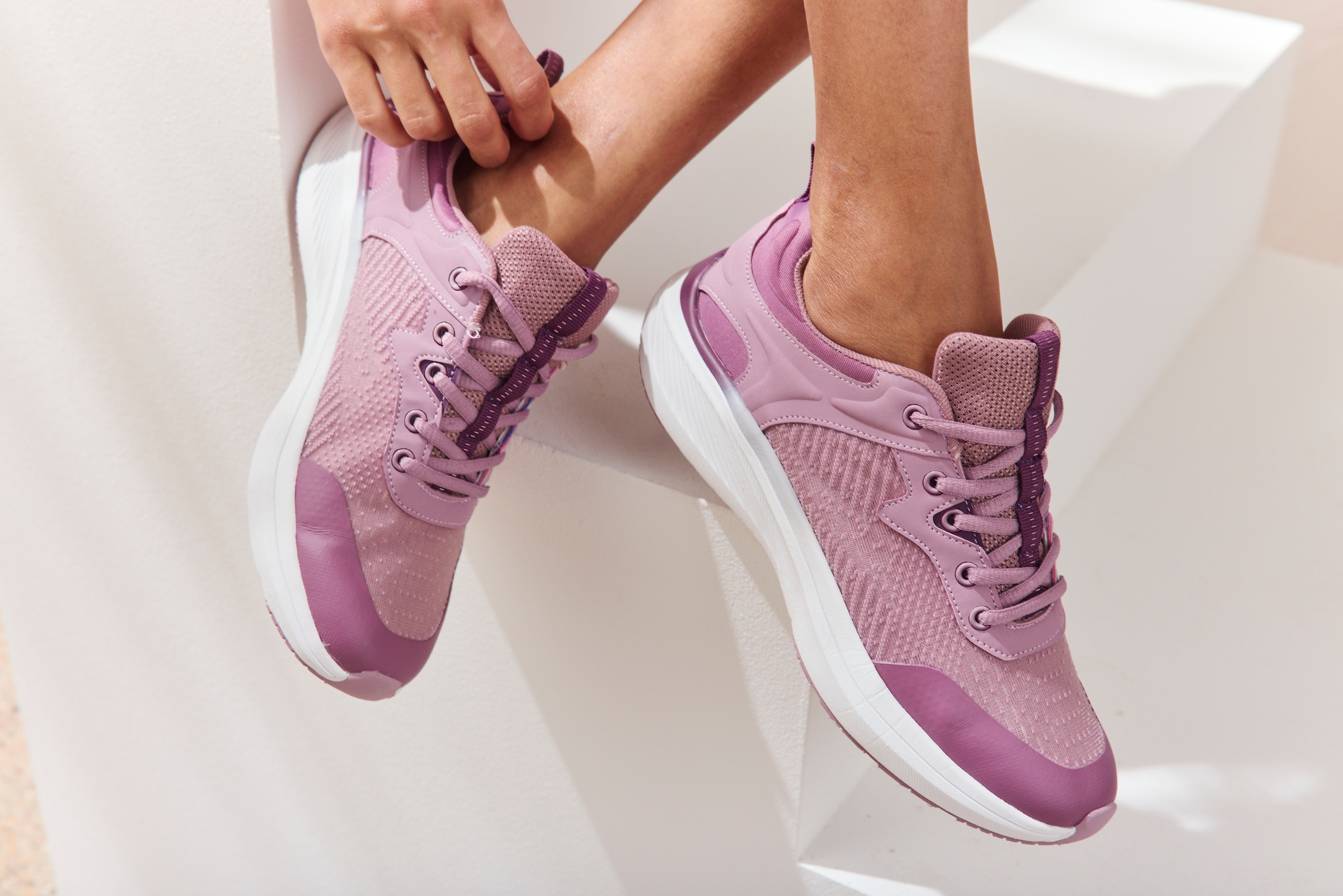 LASCANA Sneaker »Turnschuhe,«  Freizeitschuh, Schnürhalbschuh mit herausnehmbarer Innensohle VEGAN