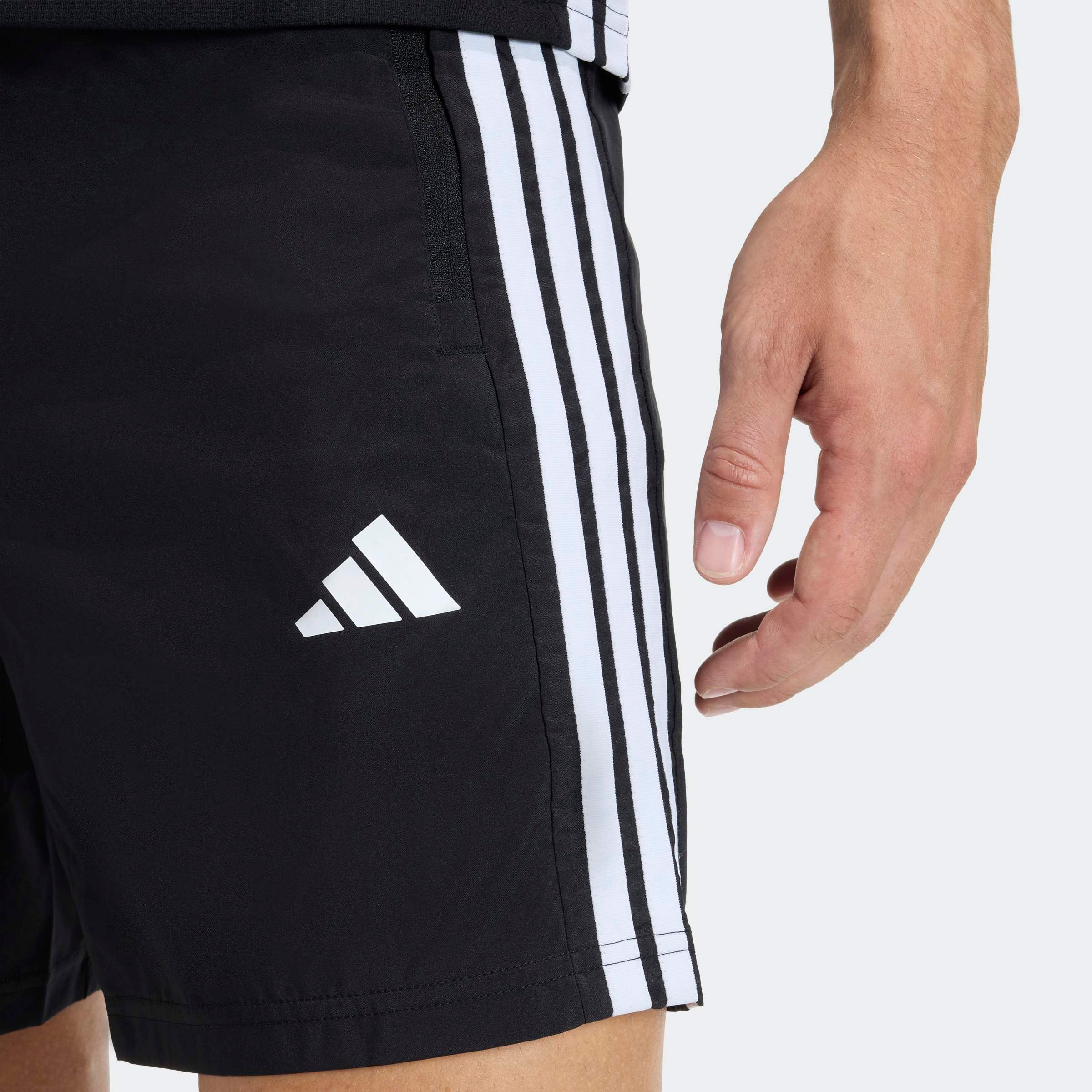 adidas Performance Shorts »WORKOUT ESSENTIALS 3-STRIPES WOVEN«  für Fitness und Sportmode, normal-weite Passform