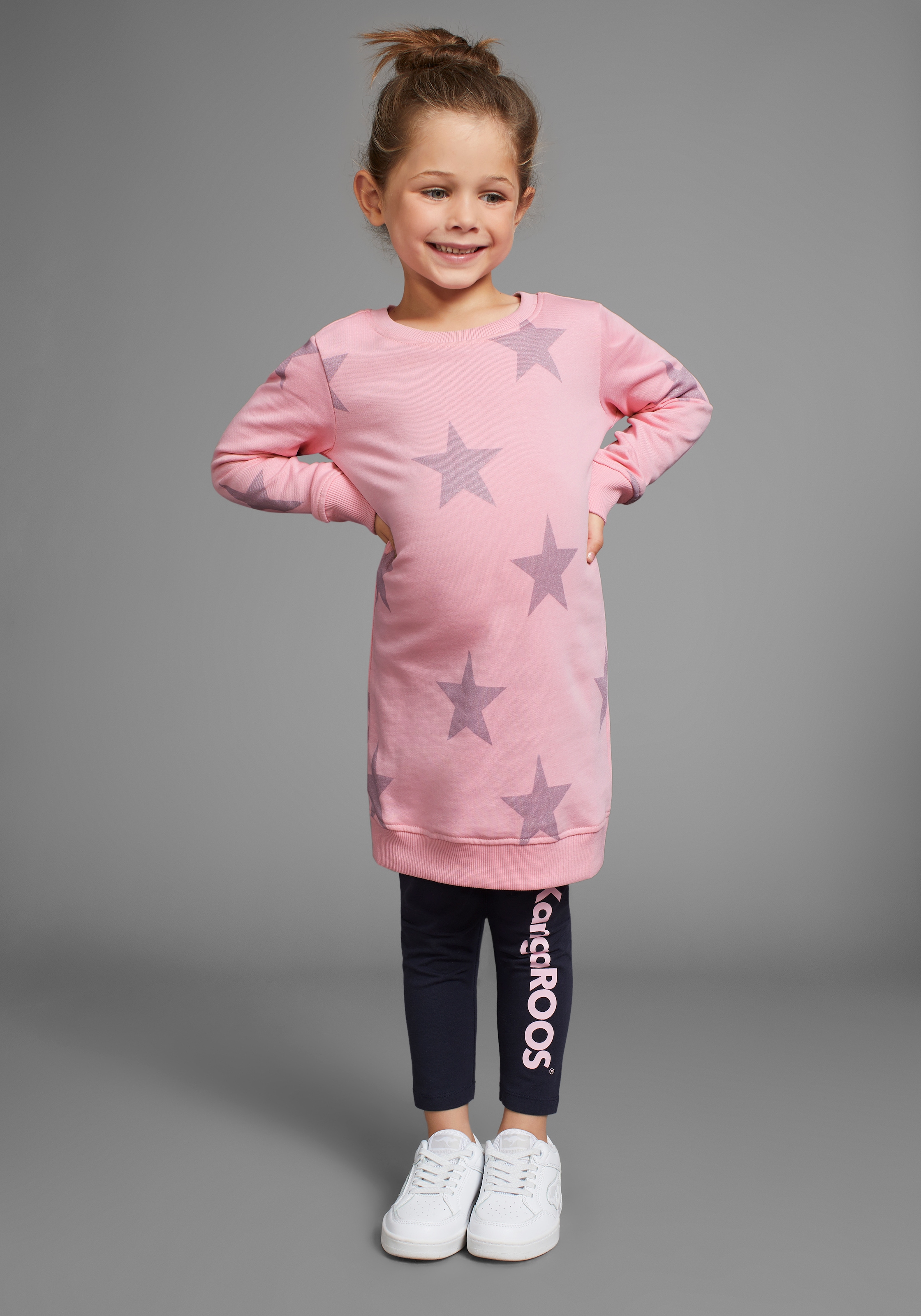 KIDSWORLD Sweatkleid »Sterne-Allover Kleid«, mit Glitzerdruck