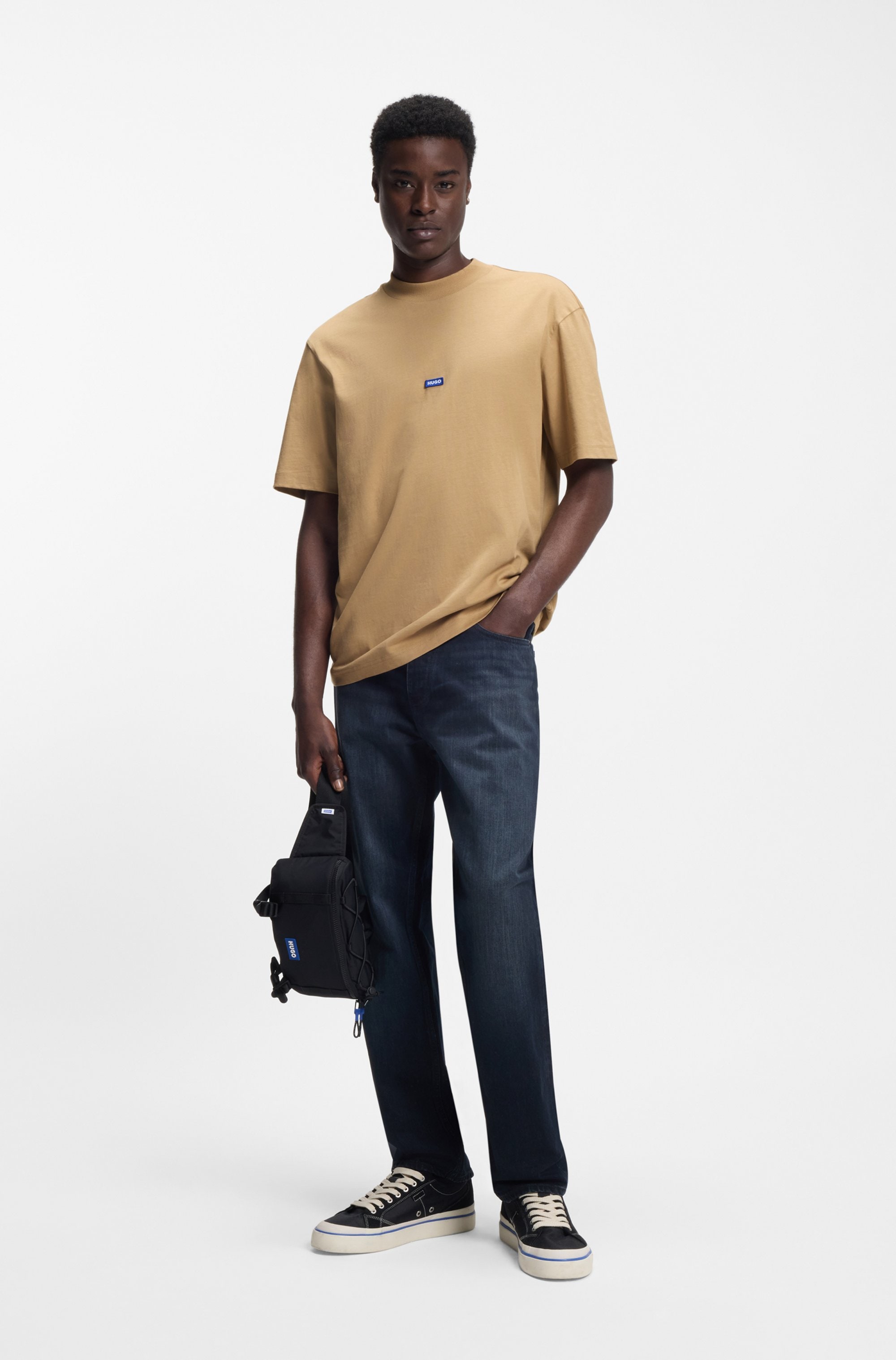 HUGO T-Shirt »Nieros« mit Logo-Patch