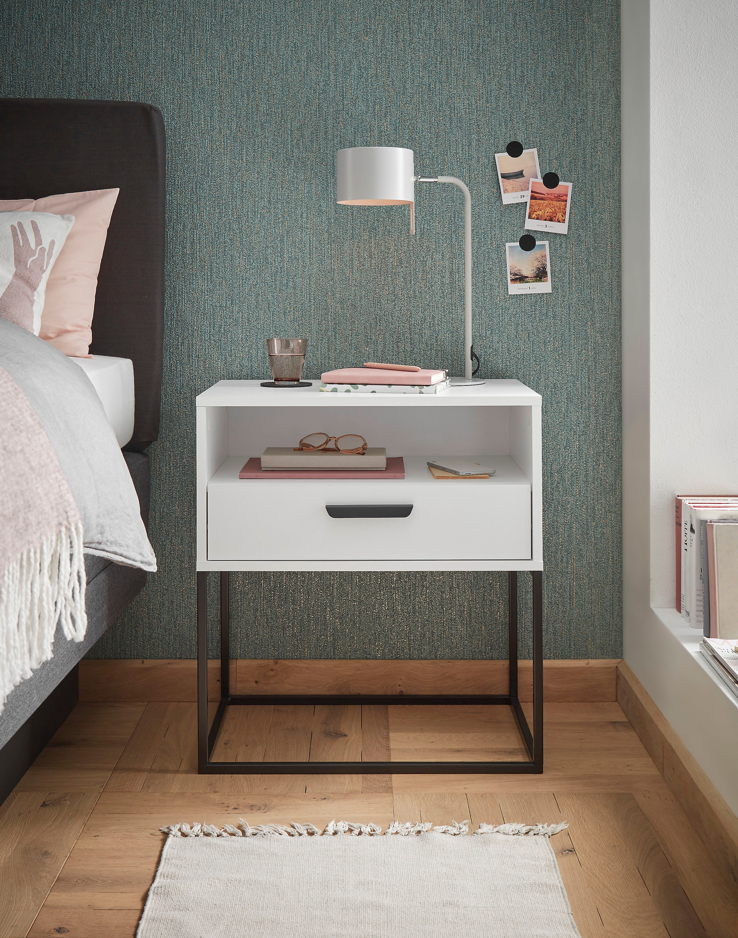 Schlafkontor Nachtkommode »Cudro Nachttisch auf Fußgestell« mit einem offenen Fach für schnellen Zugriff