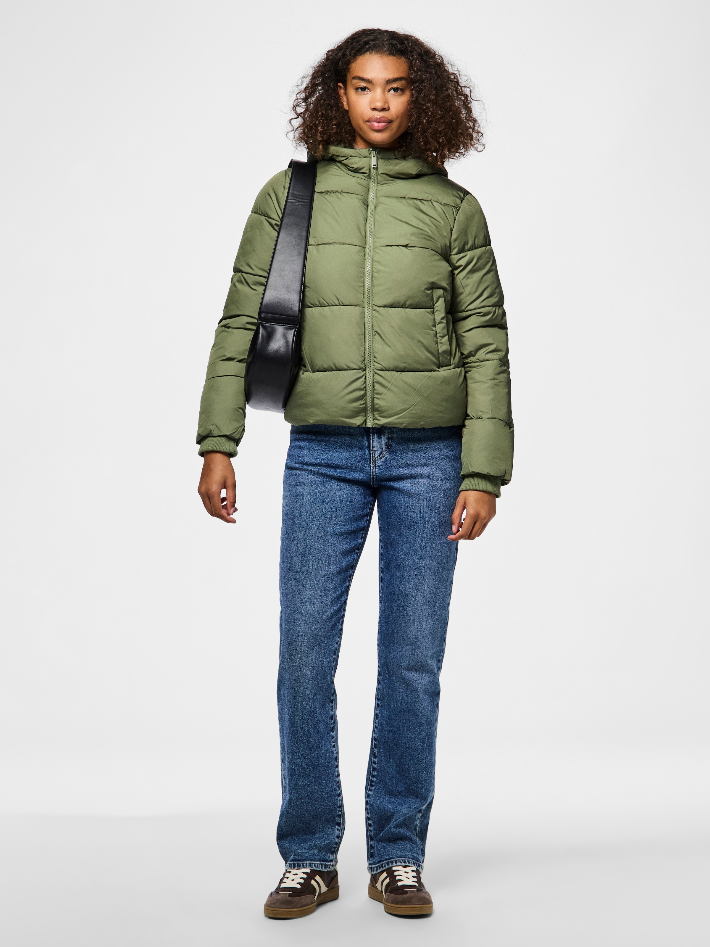 pieces Steppjacke »PCBEE NEW SHORT PUFFER JACKET NOOS BC«, mit Kapuze