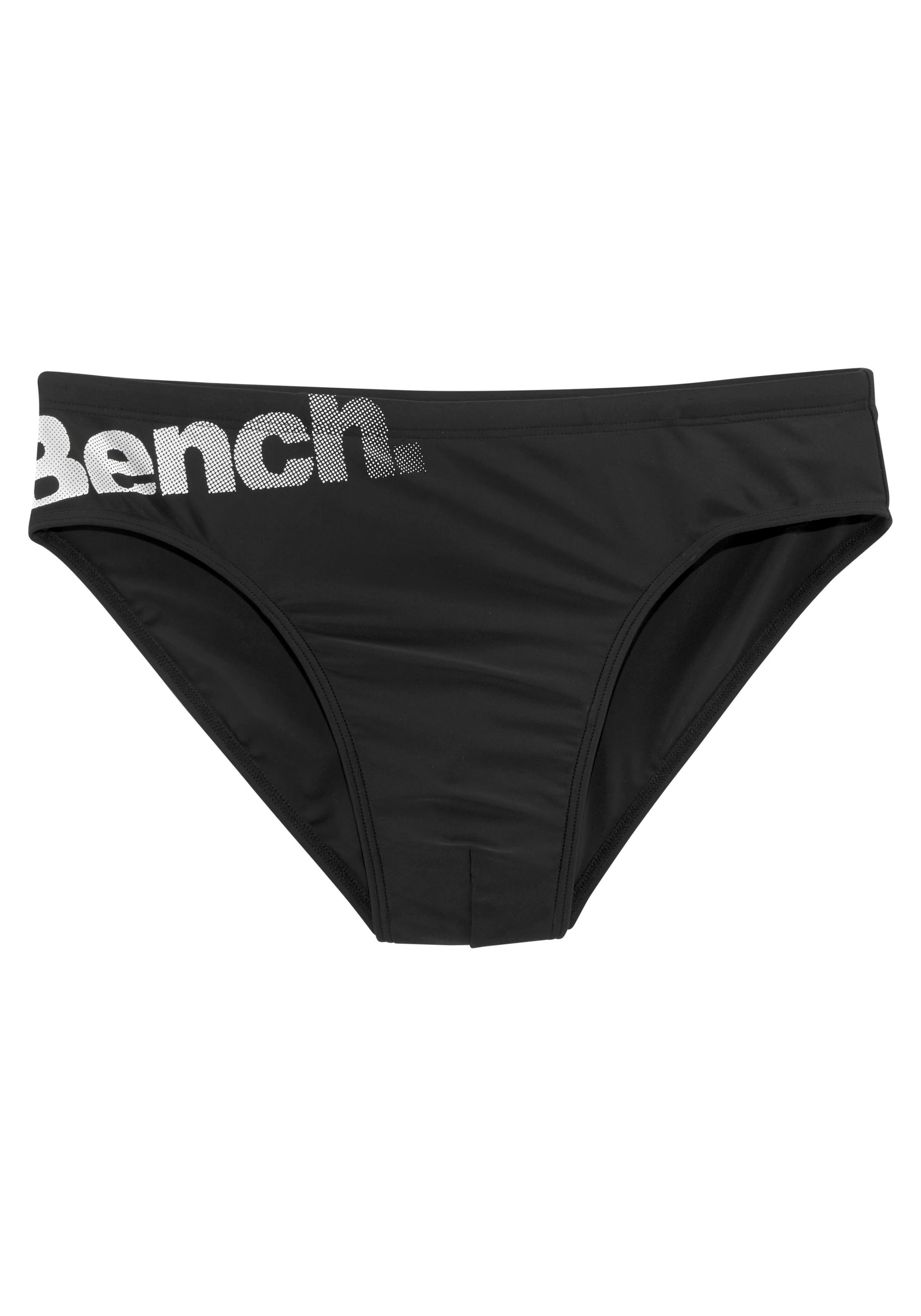 Bench. Badeslip mit Bench-Schriftzug