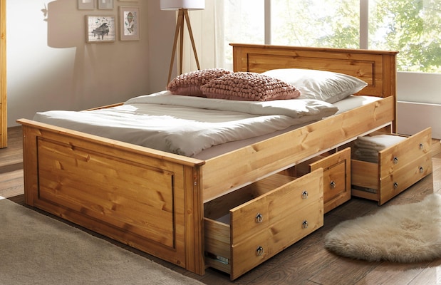 Bett mit Stauraum aus Holz im Landhausstil