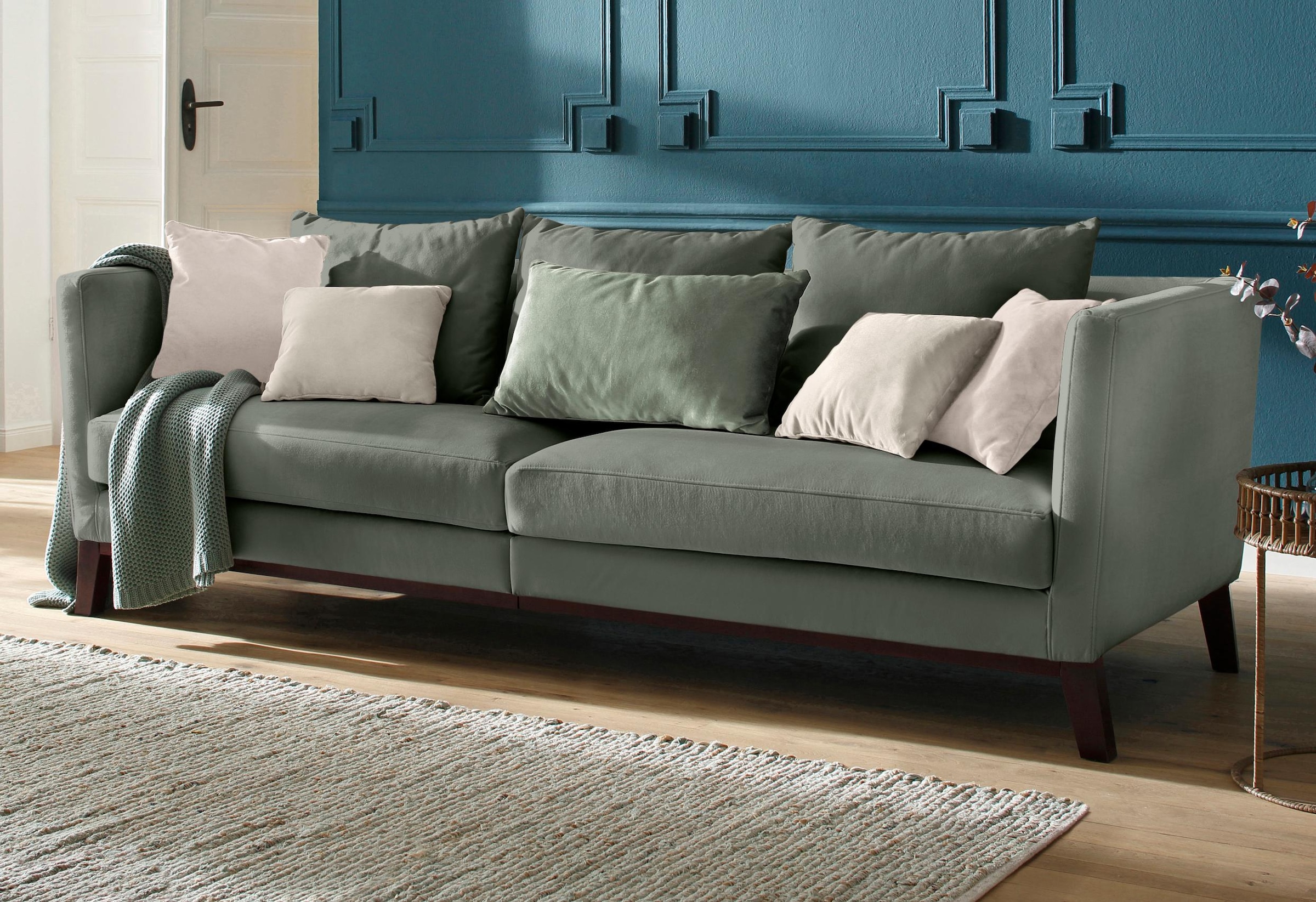 Big-Sofa »Kim«, mit Holzbeinen und vielen losen Kissen