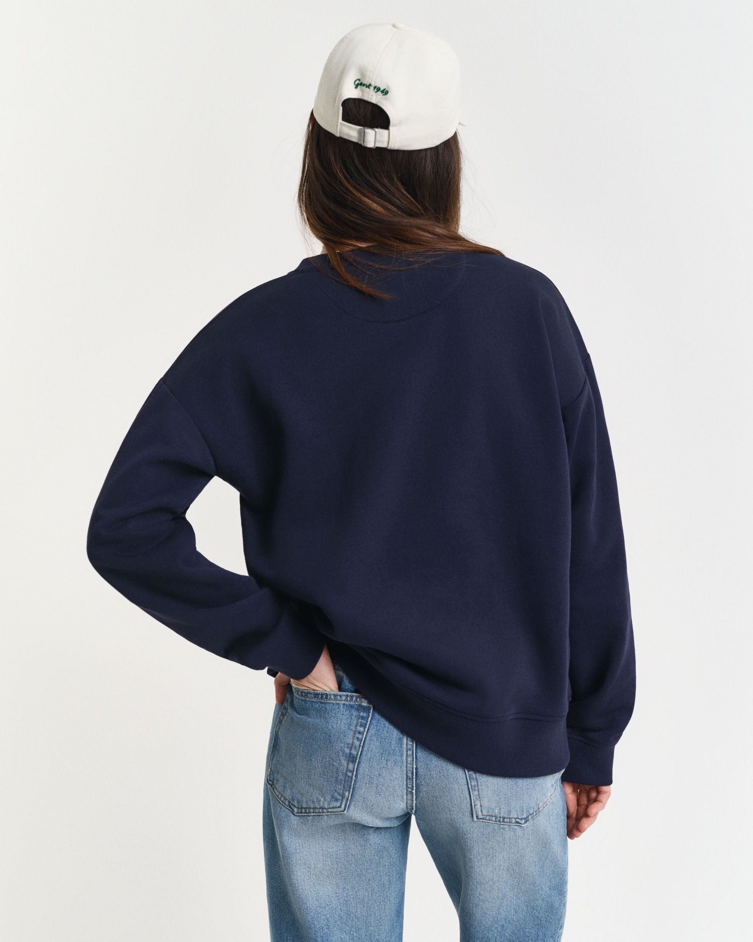 Gant Sweatshirt »SHIELD C-NECK SWEAT«, Grafische GANT-Stickerei auf der Brust
