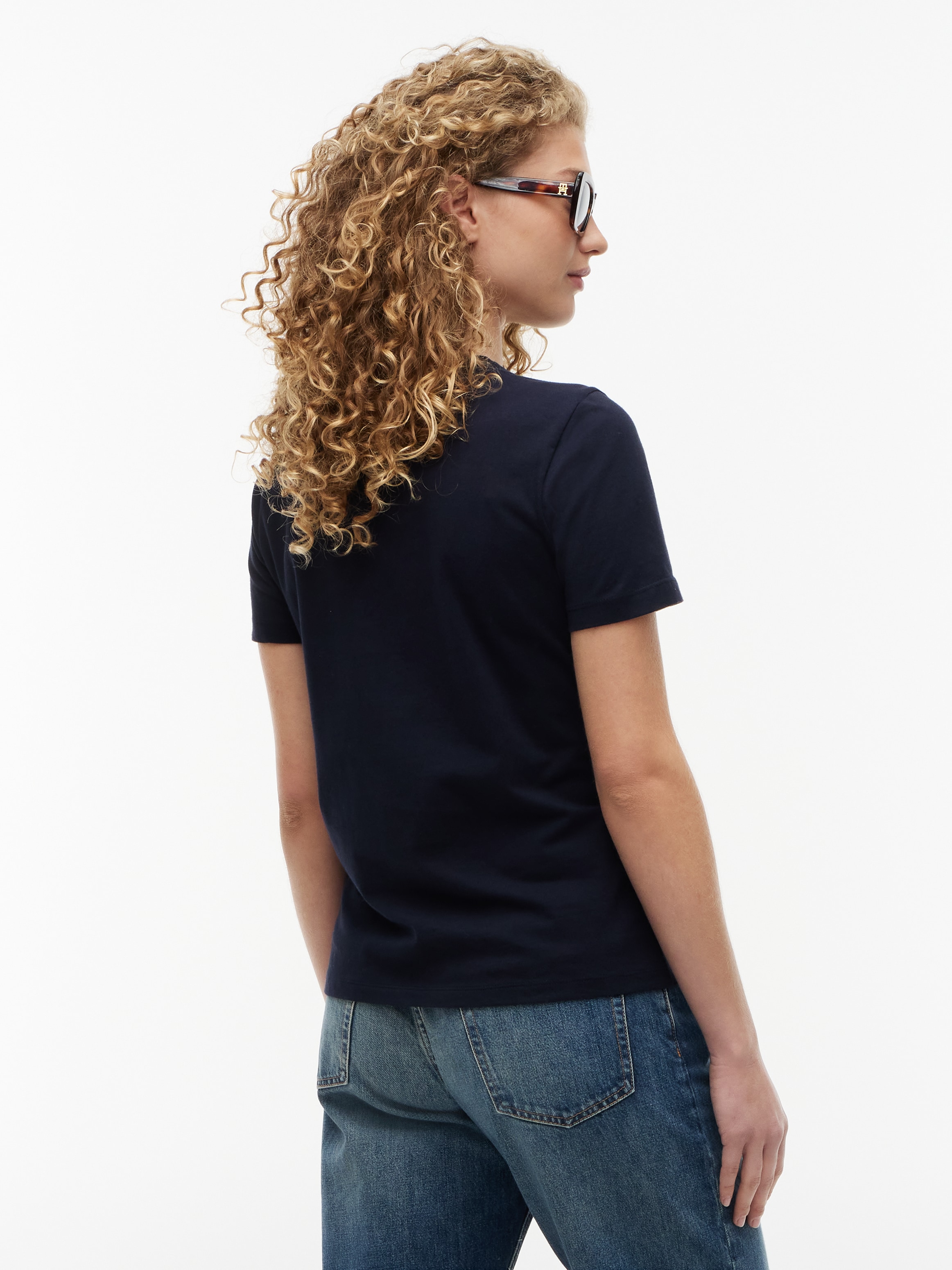 Tommy Hilfiger T-Shirt »NOS SCRIPT REGULAR C-NK SHORT SLEEVE« mit Rundhals und kontrastfarbener Stickerei, Regular Fit