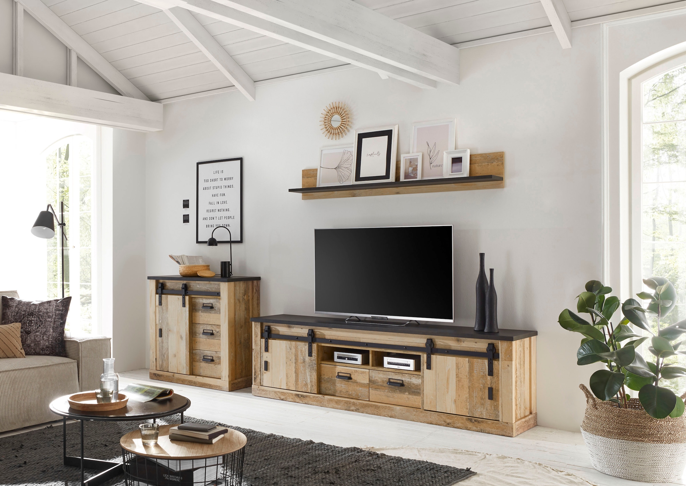 Home affaire Lowboard »SHERWOOD«, modernes Holz Dekor, mit Scheunentorbeschlag aus Metall, Breite 201 cm