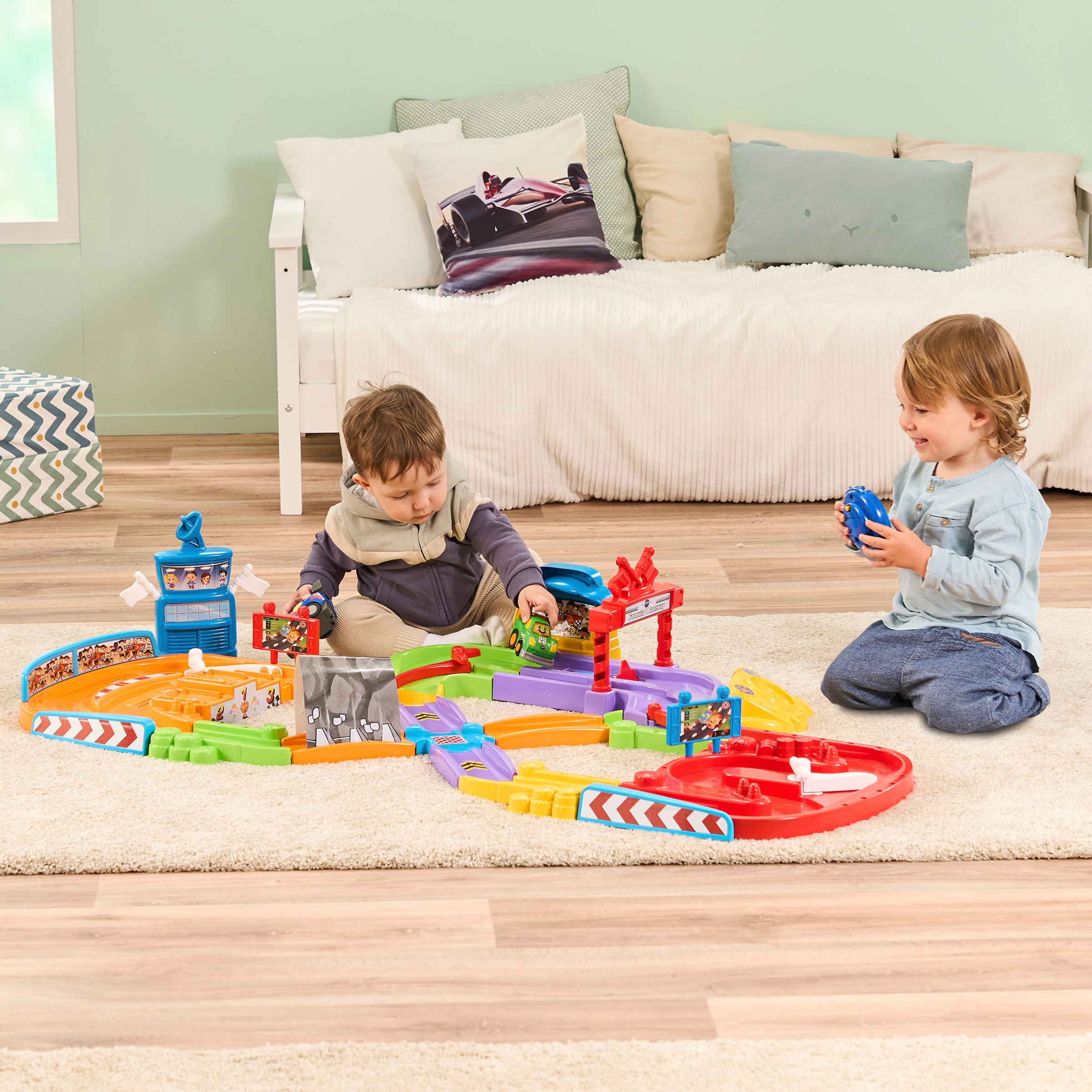 Vtech® Autorennbahn »Tut Tut Baby Flitzer - RC Autorennbahn«, mit Soundeffekt; inkl. RC-Flitzer und motorisierter Rennwagen