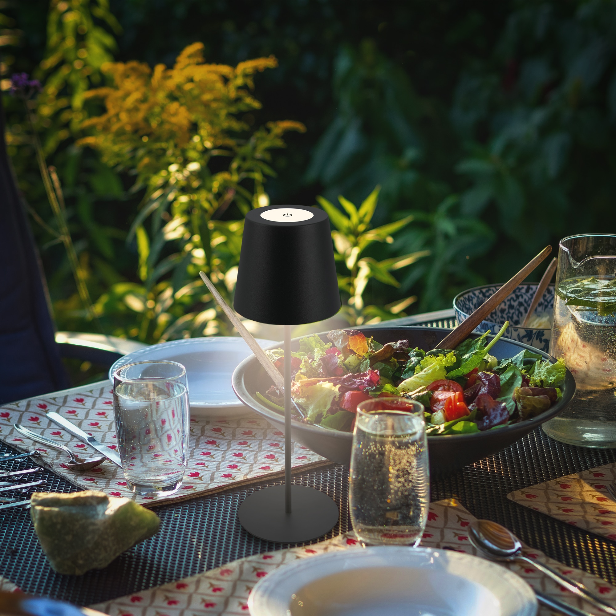 B.K.Licht Außen-Tischleuchte »BK_TL1595 Akku LED Tischlampe, 3-Stufen Touchdimmer, mit USB« LED-Modul 1 Stk. Extra-Warmweiß 2.700 K, 200 Lm, 2,5W, IP44, 12h Leuchtdauer, 36 x 10,5 cm, Schwarz