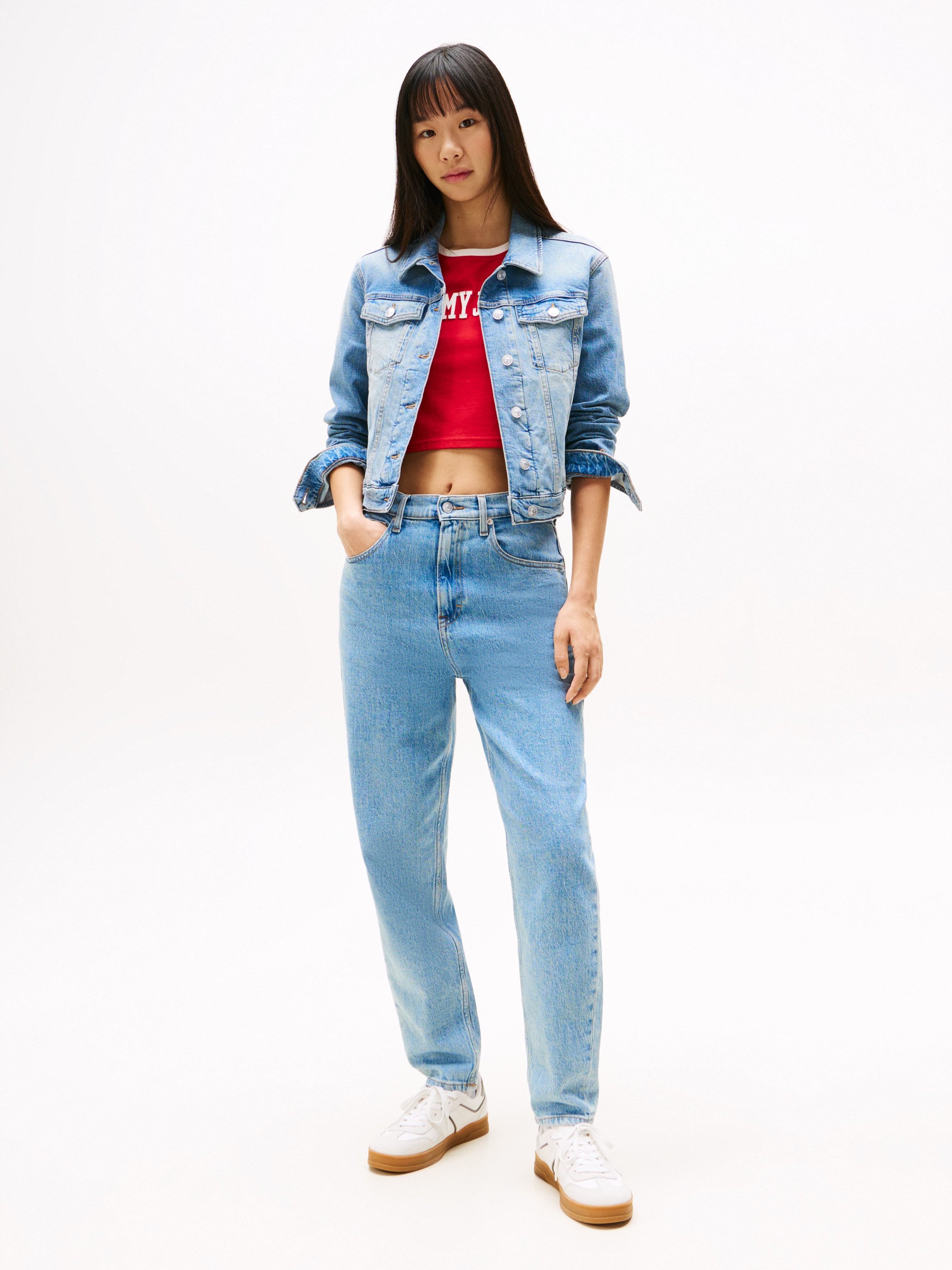 Tommy Jeans Tapered-fit-Jeans »High waist - Mom-Jeans Tapered«, Mit Tommy Hilfiger Logo-Flag auf der Gesäßtasche