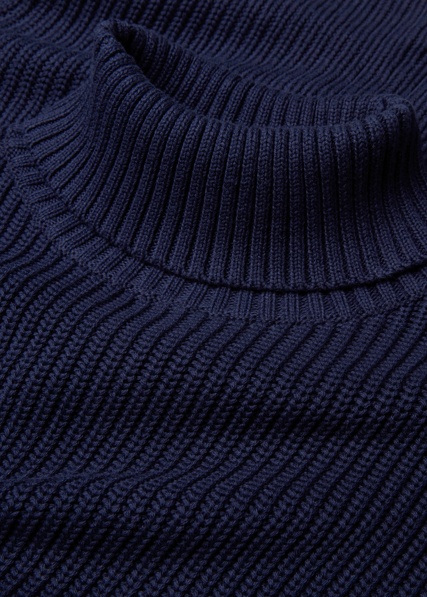 bonprix Rollkragenpullover »Rollkragenpullover aus reiner Baumwolle« im Grobstrick aus Baumwolle, Seitenschlitze, hinten länger geschnitten