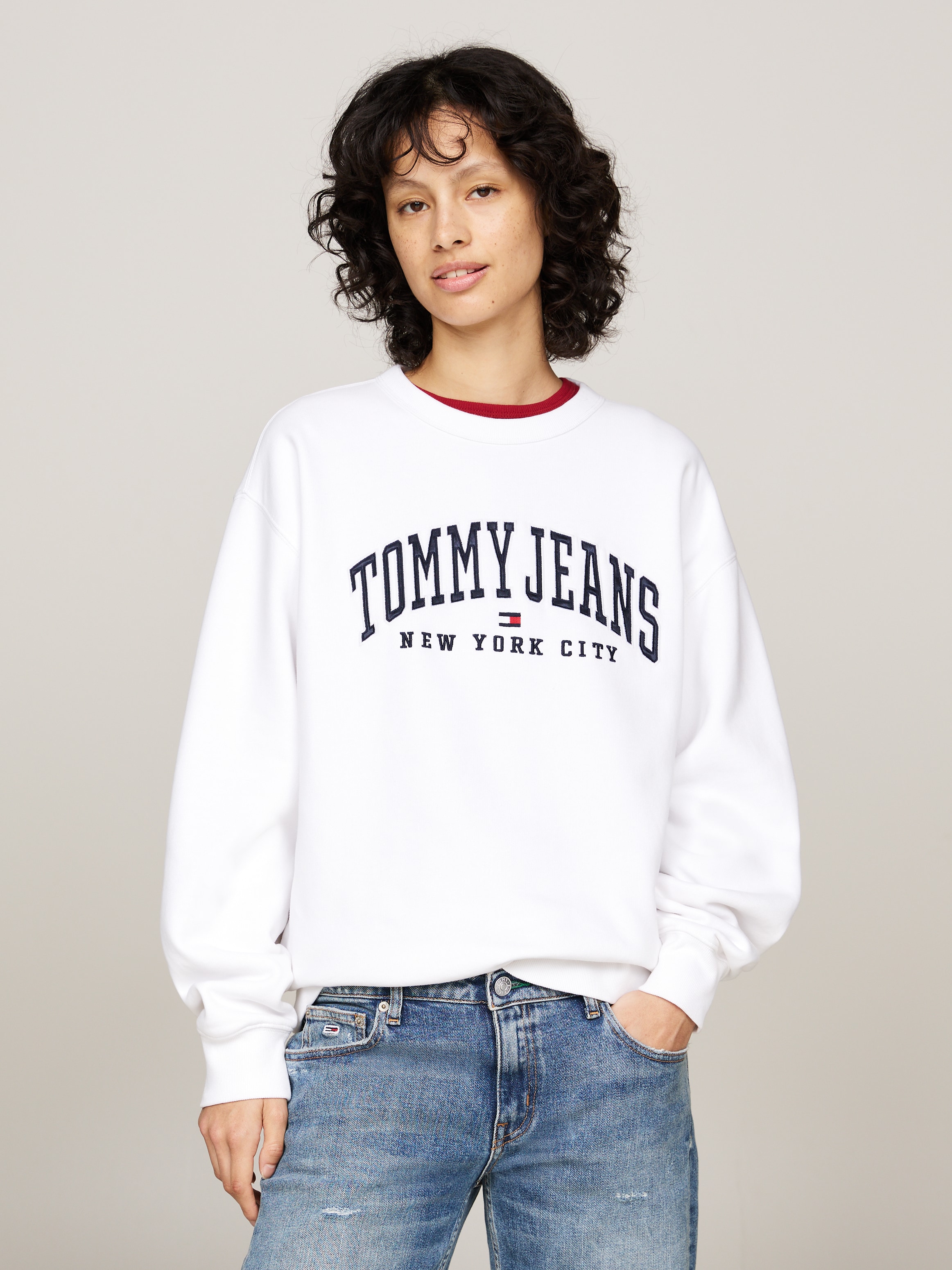 Sweatshirt »TJW RLX VARSITY CREW«, mit Washed-Effekt, großem Logo