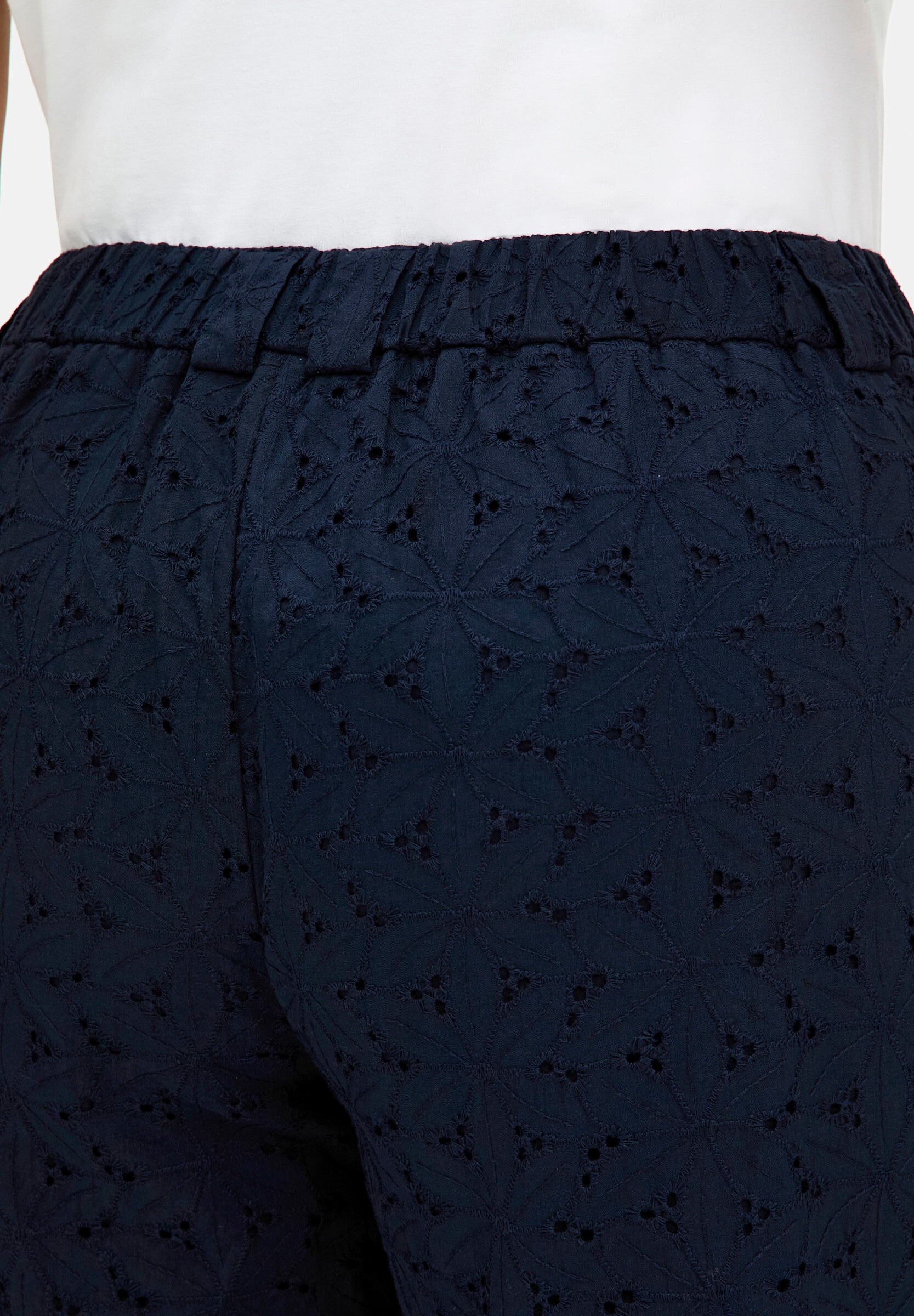 Sheego Culotte »7/8-Hose Culotte mit Lochstickerei«  aus Lochspitze, mit Teilgummibund