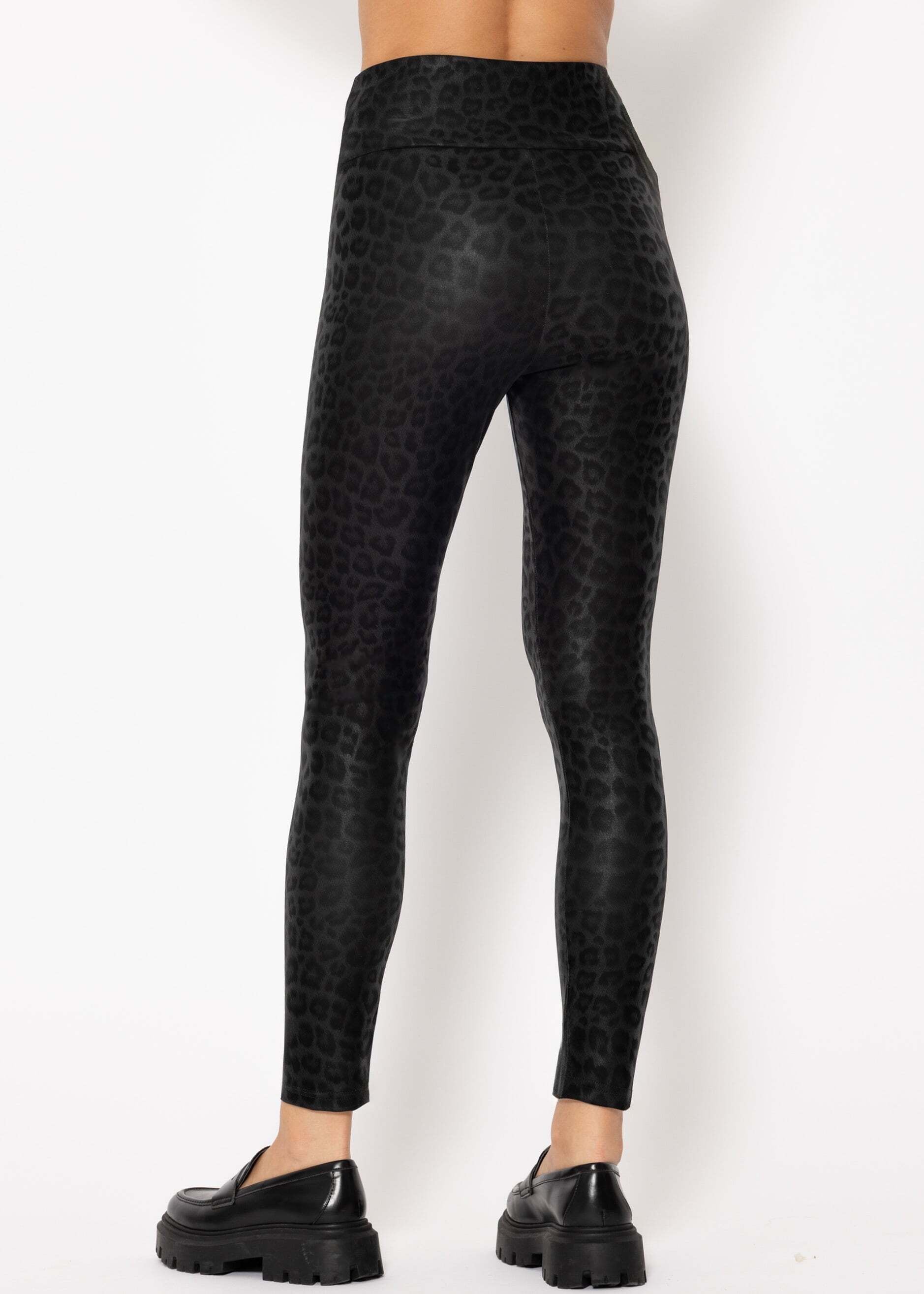 SASSYCLASSY Leggings »Kunstleder Leggings mit Leo Print«  High-Rise Leggings aus weichem Stretch mit breitem Bund Schwarz