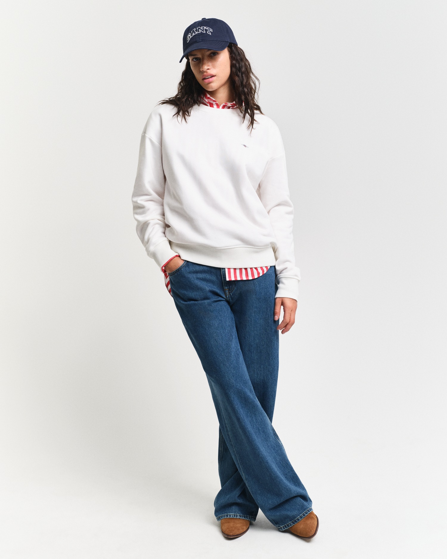 Gant Sweatshirt »SHIELD C-NECK SWEAT«, Grafische GANT-Stickerei auf der Brust