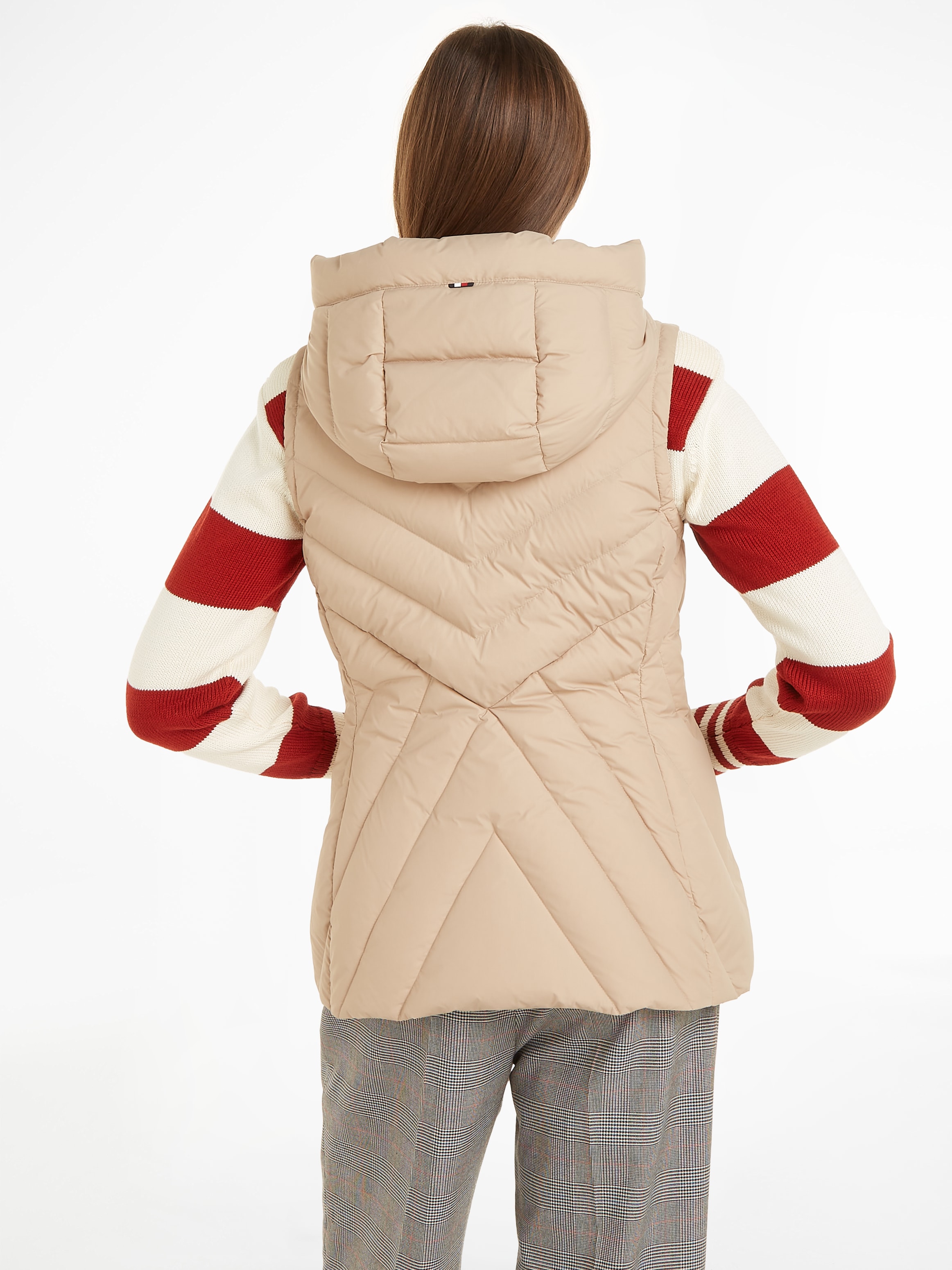 Tommy Hilfiger Steppweste »CHEVRON MW PADDED VEST«, mit mittelstarker Wattierung und Tommy Hilfiger Markenlabel