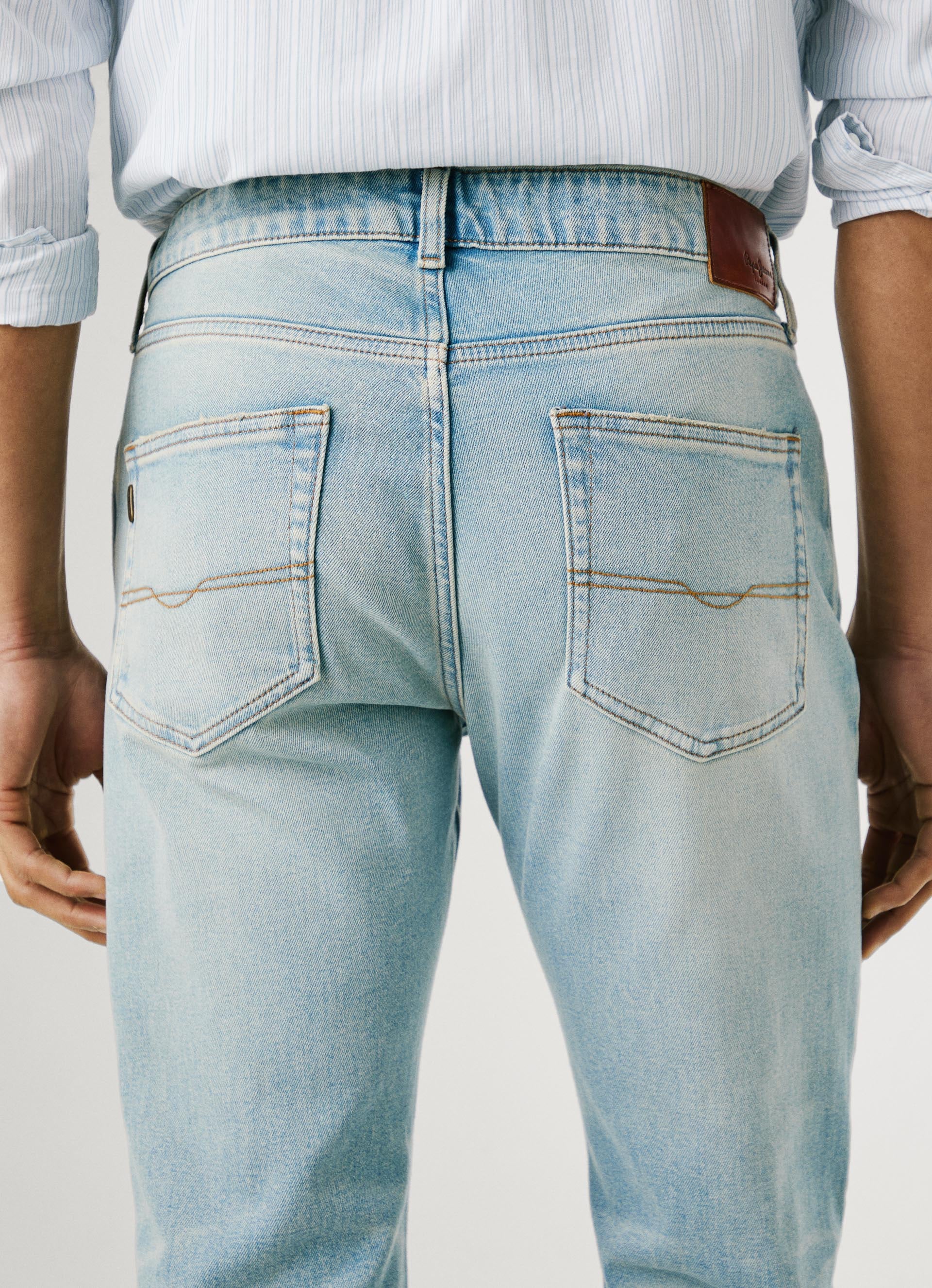 Pepe Jeans Tapered-fit-Jeans »TAPERED JEANS STANLEY«, Ziernähte an den Gesäßtaschen