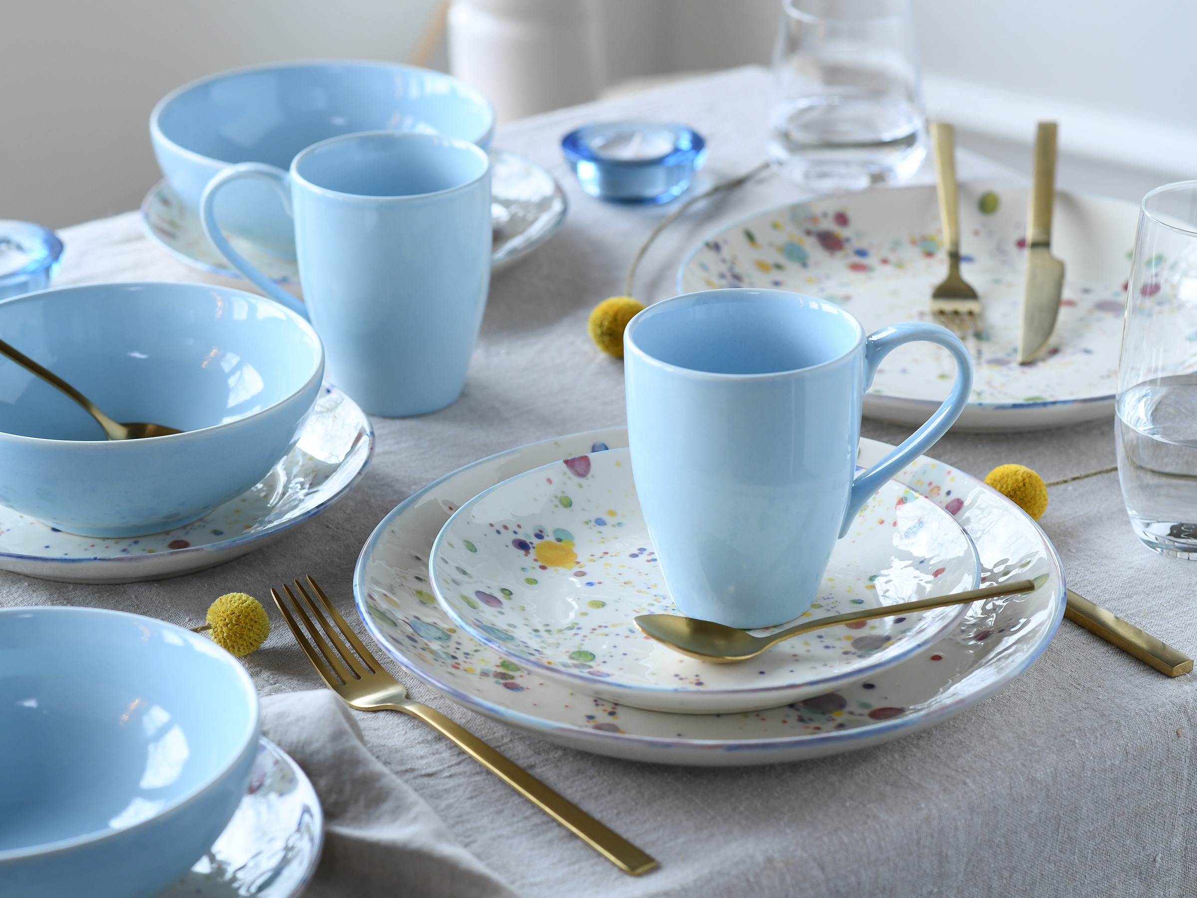 CreaTable Kombiservice »Candy Drops, Kombi-Service 16-tlg.« Unregelmäßige bunte Punkte, Gute Laune Geschirr, Frisch, Freundlich