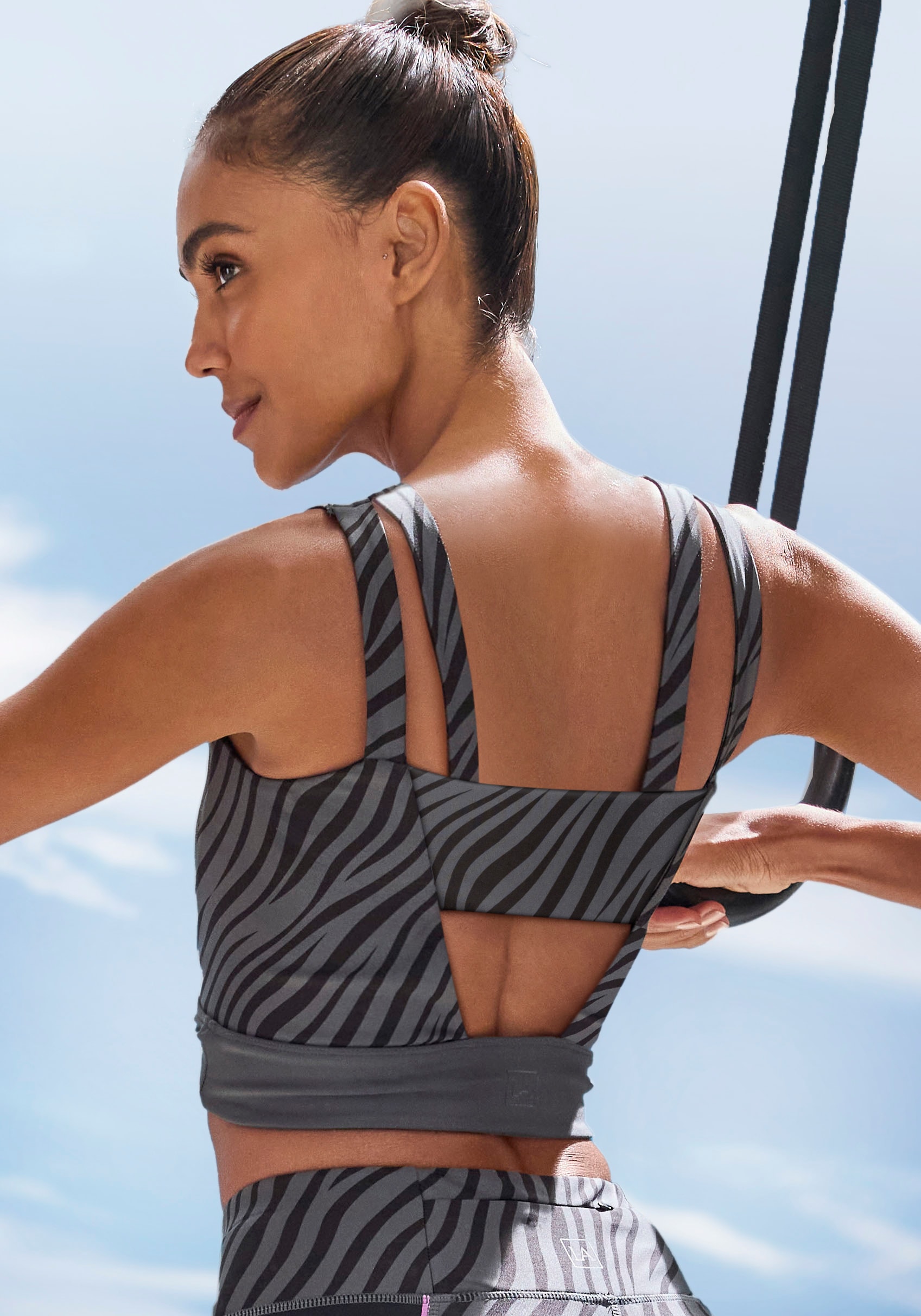 LASCANA ACTIVE Crop-Top, Sporttop mit Cut-Outs