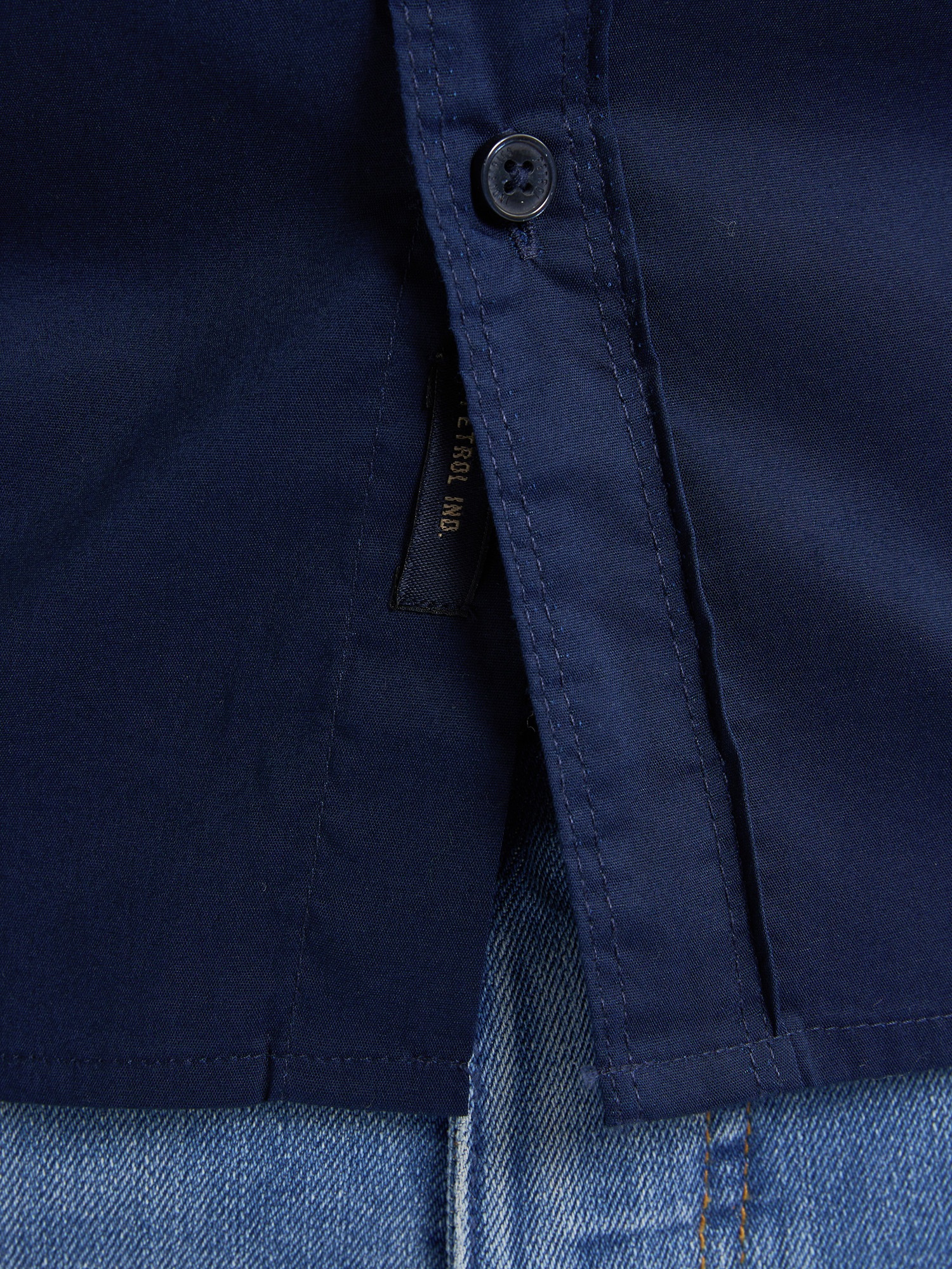 Petrol Industries Langarmshirt, mit Button-Down Kragen