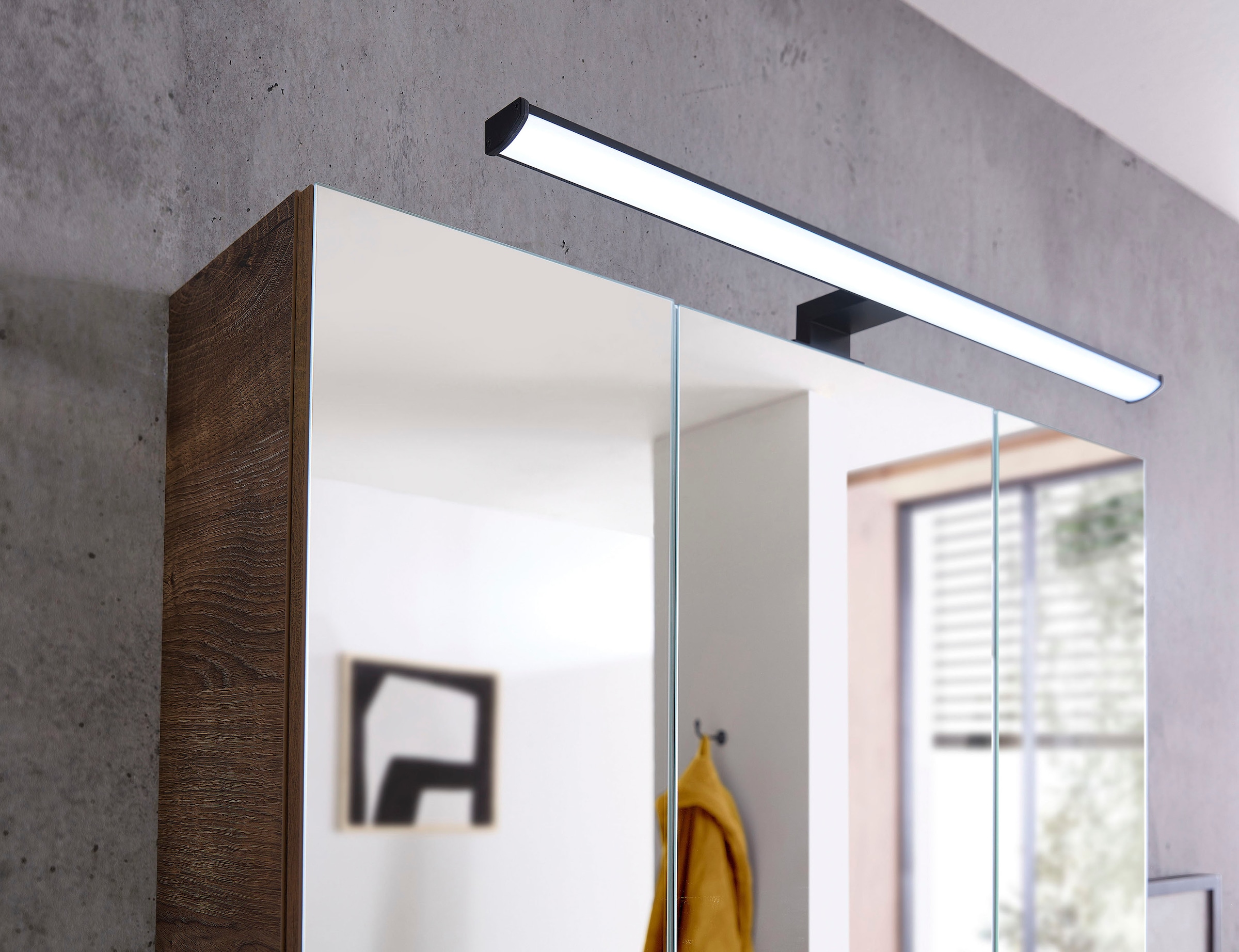 Saphir Spiegelschrank »Quickset 374 Badschrank, 3 Spiegeltüren, 6 Einlegeböden, 75 cm breit«, inkl. LED-Beleuchtung, Türdämpfer, Schalter-/Steckdosenkombination