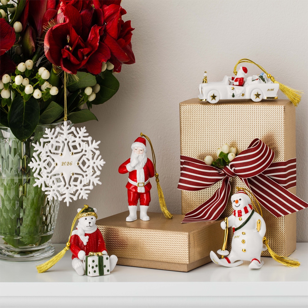 Villeroy & Boch Weihnachtsfigur »Ornament Plüschbär 2026 Christmas Classics 6,5 x 6,8 x 8 cm weiß-gold« Nur Dekoration