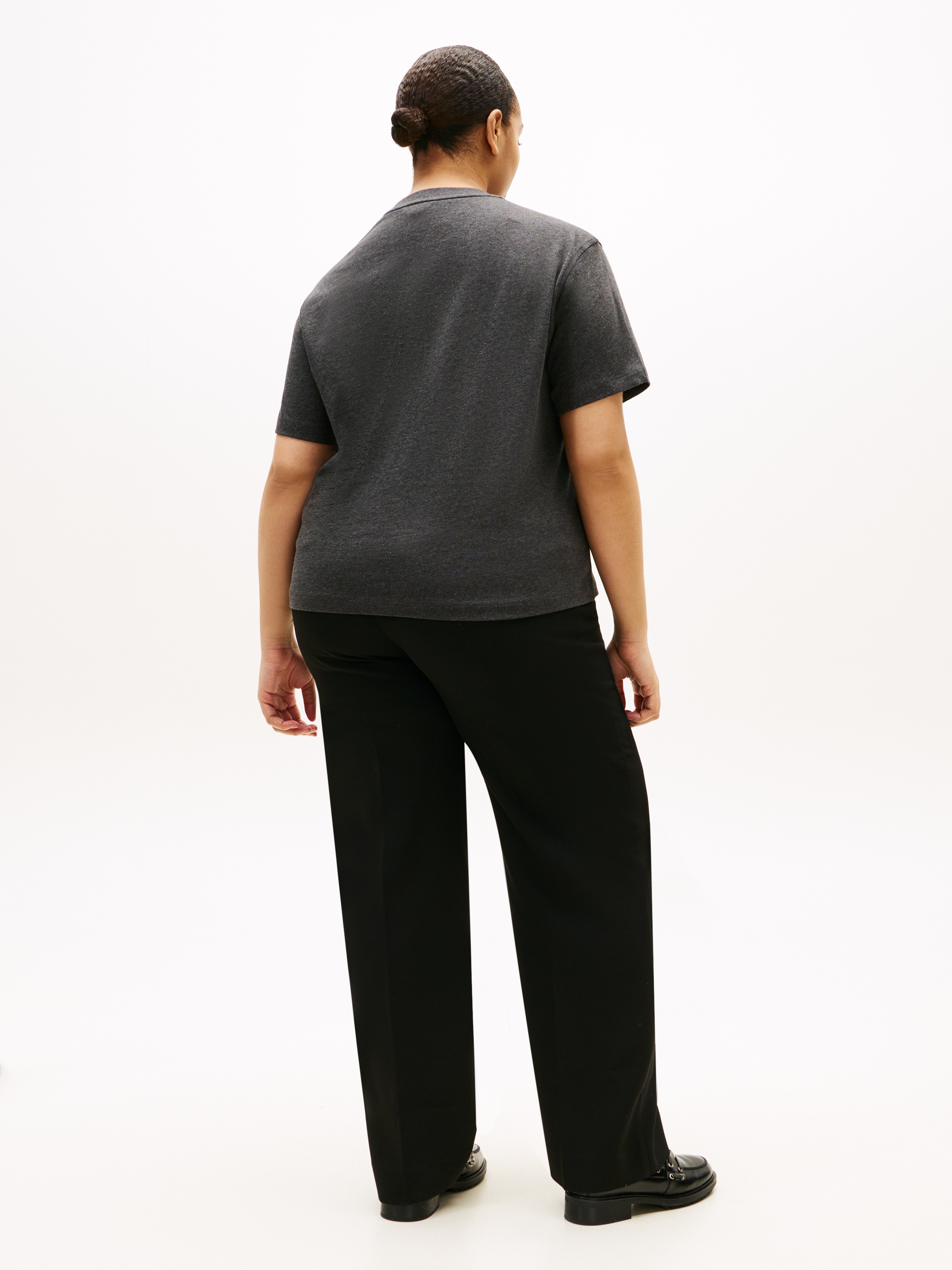 Tommy Hilfiger Curve Kurzarmshirt »CRV GOLD BTN SCRIPT MDRN SS TEE« in großen Größen, mit goldfarbenen Knöpfen