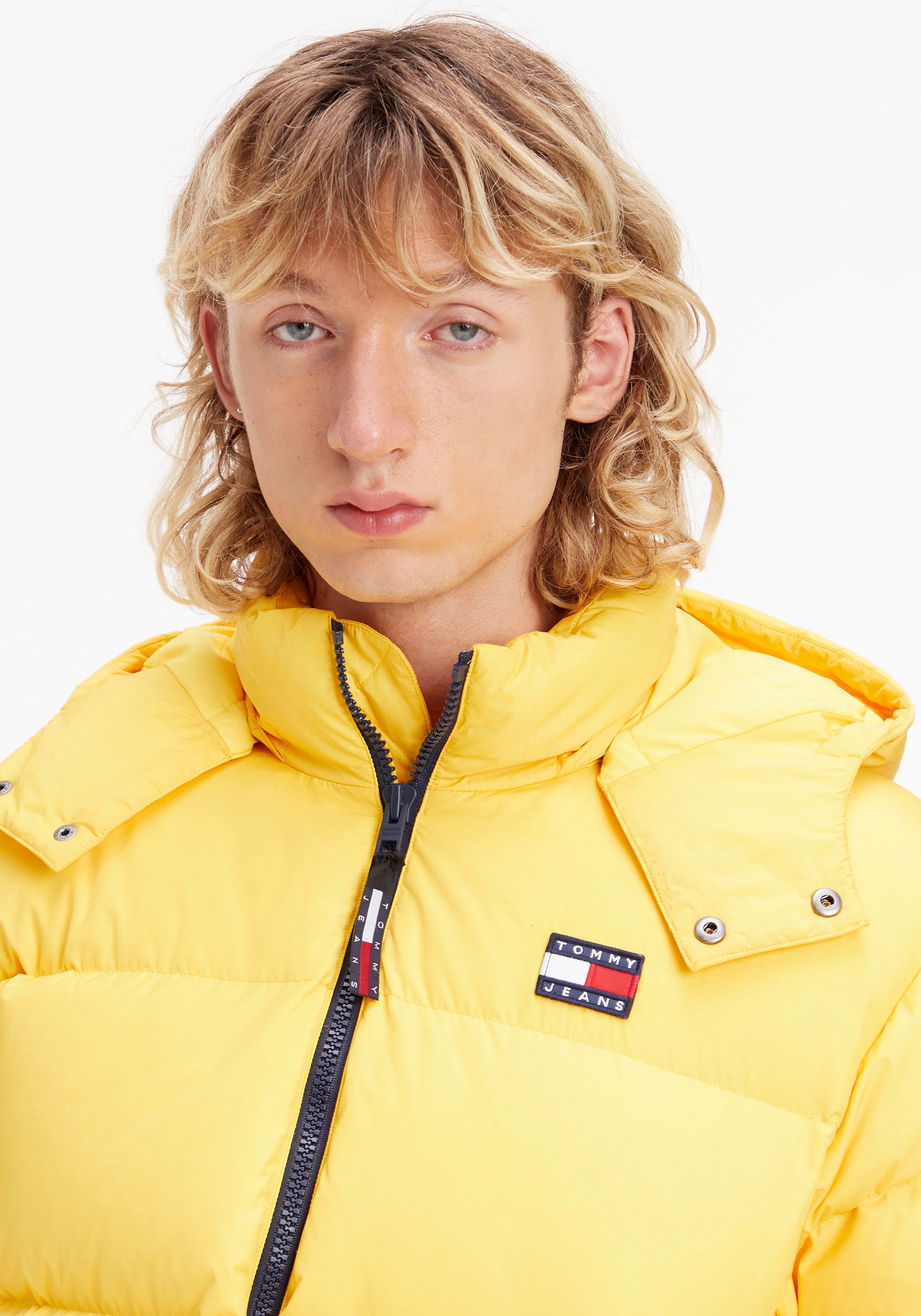 Tommy Jeans Steppjacke »TJM ALASKA PUFFER«, mit Kapuze, mit Markenlabel