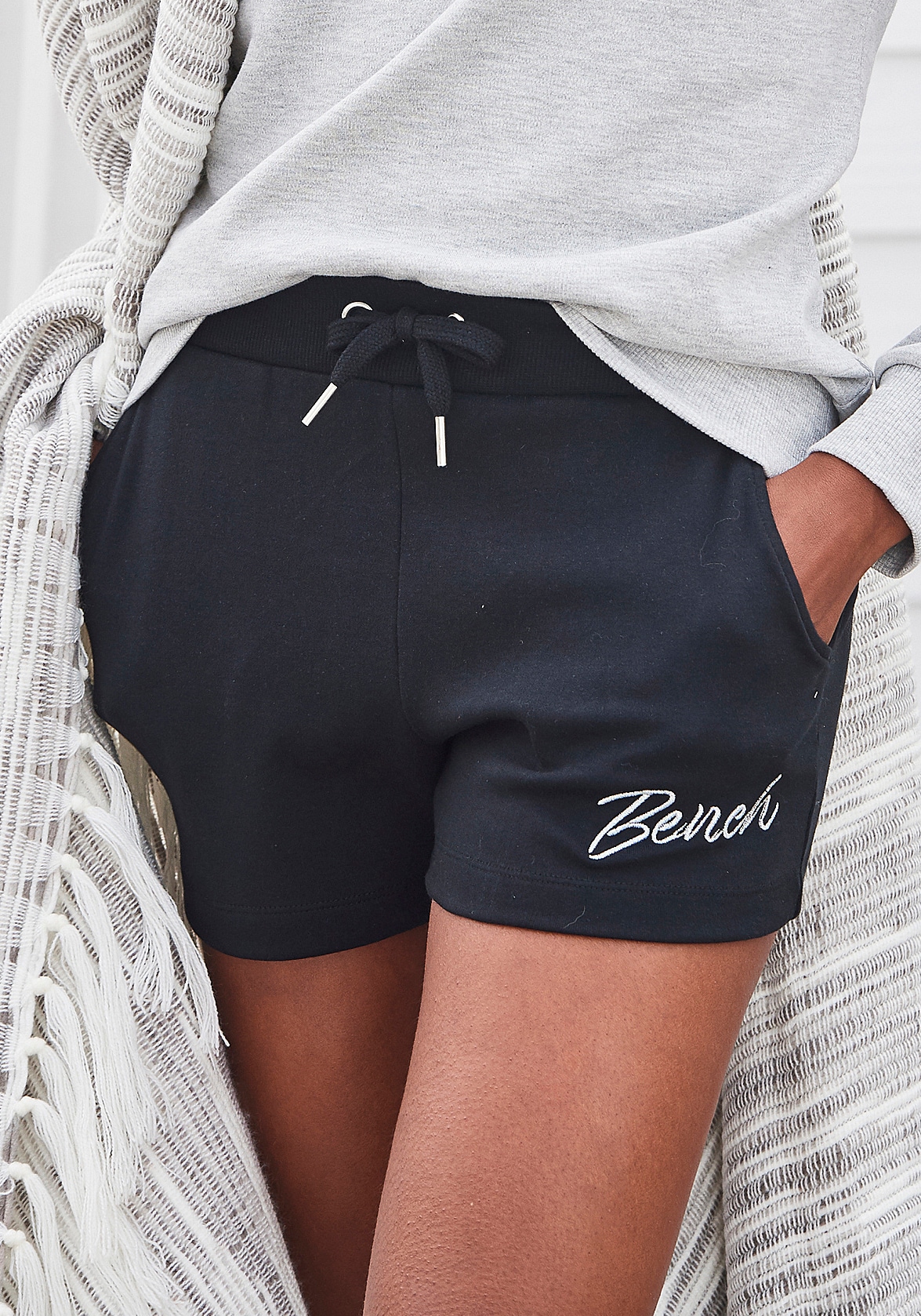 Shorts in Schwarz günstig online kaufen