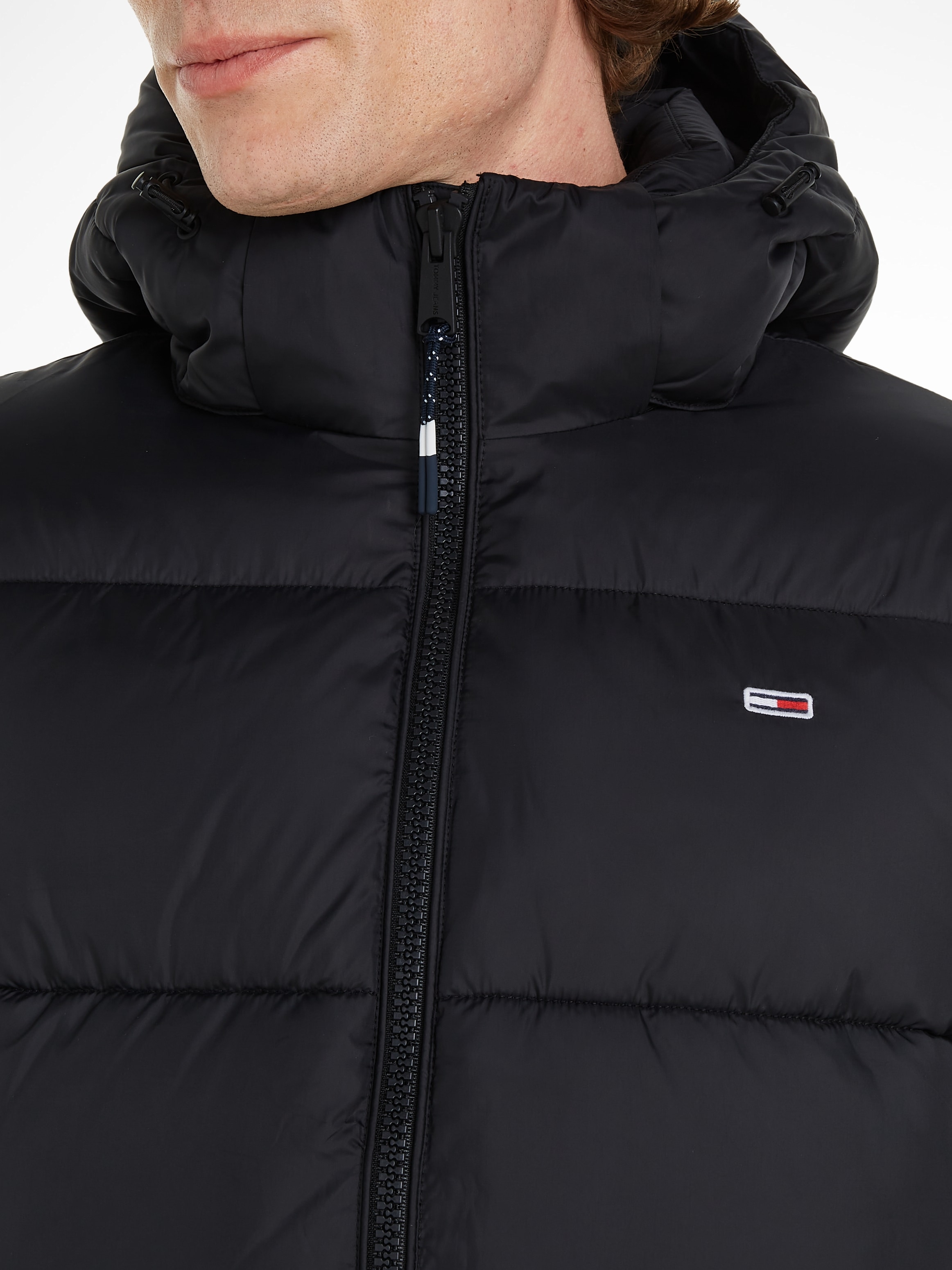 Tommy Jeans Steppjacke »TJM ESSENTIAL PUFFER JACKET«, mit Kapuze, mit Logoschriftzug in der Kapuze