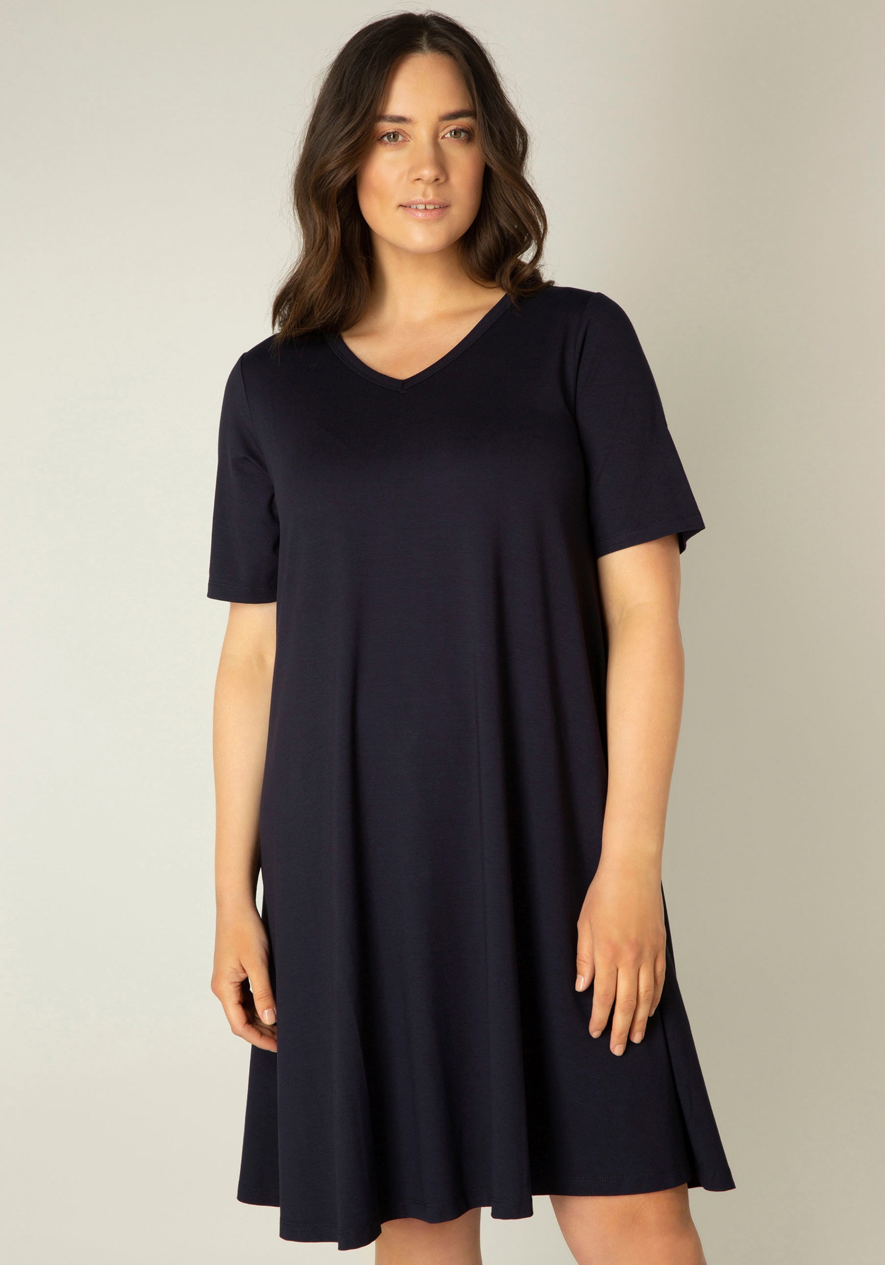 Base Level Curvy Shirtkleid »Abernathy«, In leicht ausgestellter Form