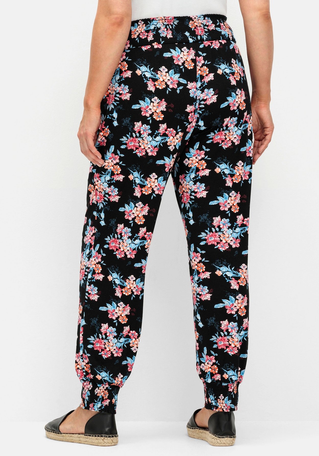 Sheego Schlupfhose »Schlupfhose mit Blumendruck und Smok-Abschlüssen«