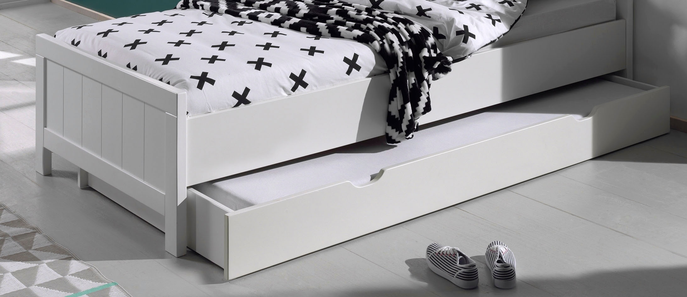 Vipack Bettschubkasten »ERIK« Made in Europe,  mit Griffmulden, lackierte Oberfläche, leicht zu bedienen durch Rollen