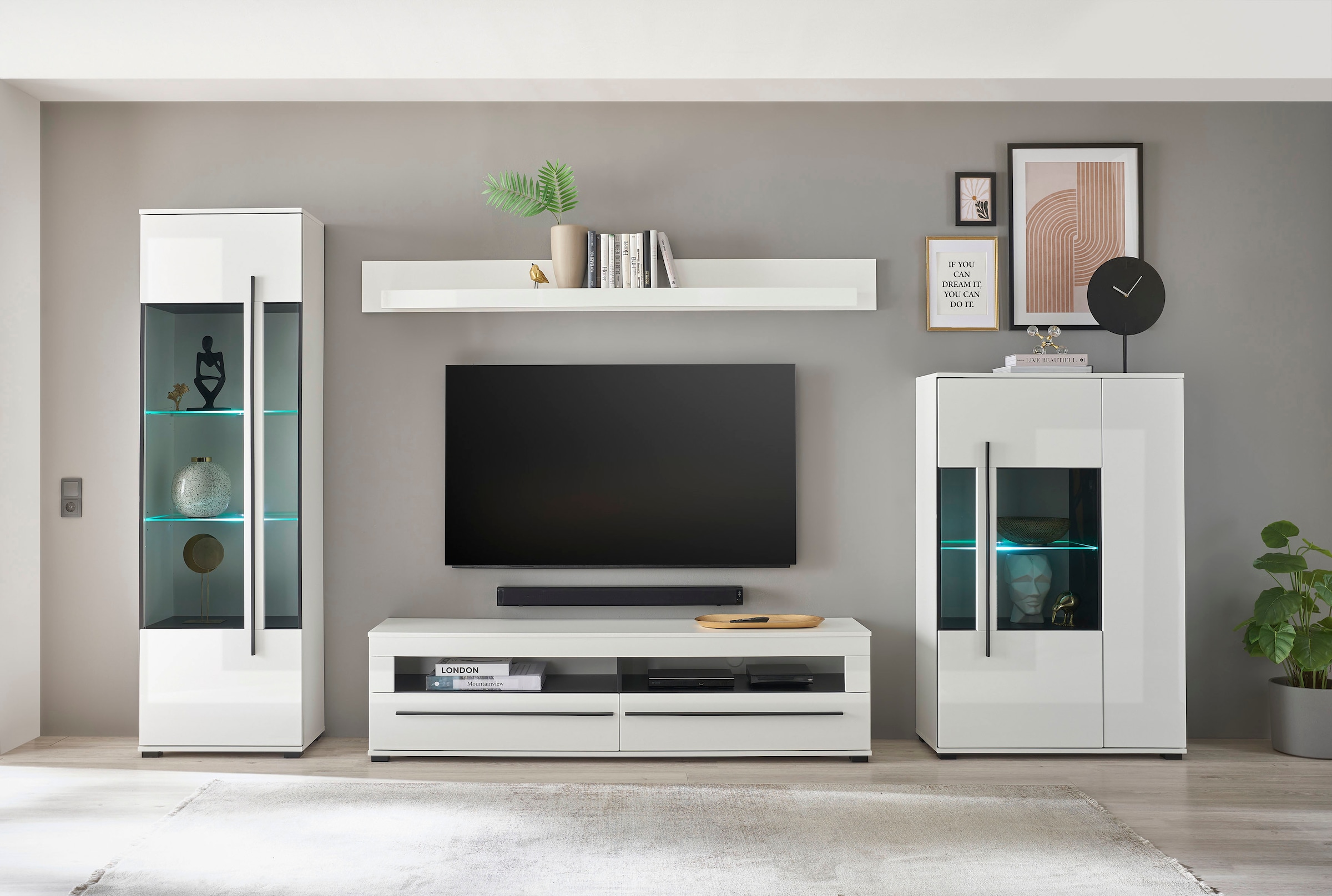 INOSIGN Vitrine »Cantara, Vitrinenschrank in Eiche Evoke oder weiß, Standvitrine«, schwarzer Stangengriff, ausreichend Stauraum, vielseitig einsetzbar