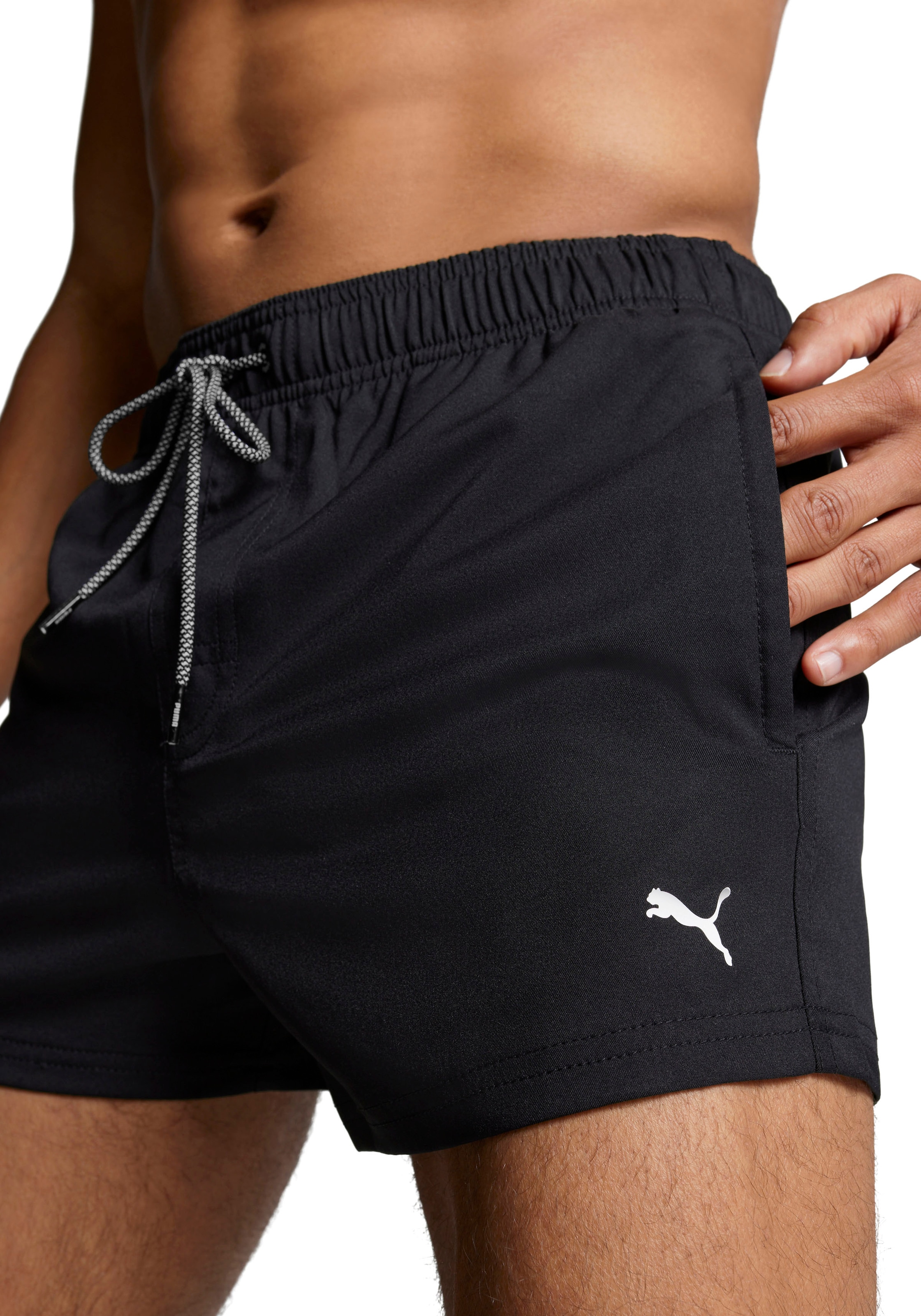 PUMA Badeshorts »PUMA SWIM MEN SHORT LENGTH SWIM SHORTS« mit seitlichen Eingriff-Taschen,   Gesäßtasche mit Klettverschluss