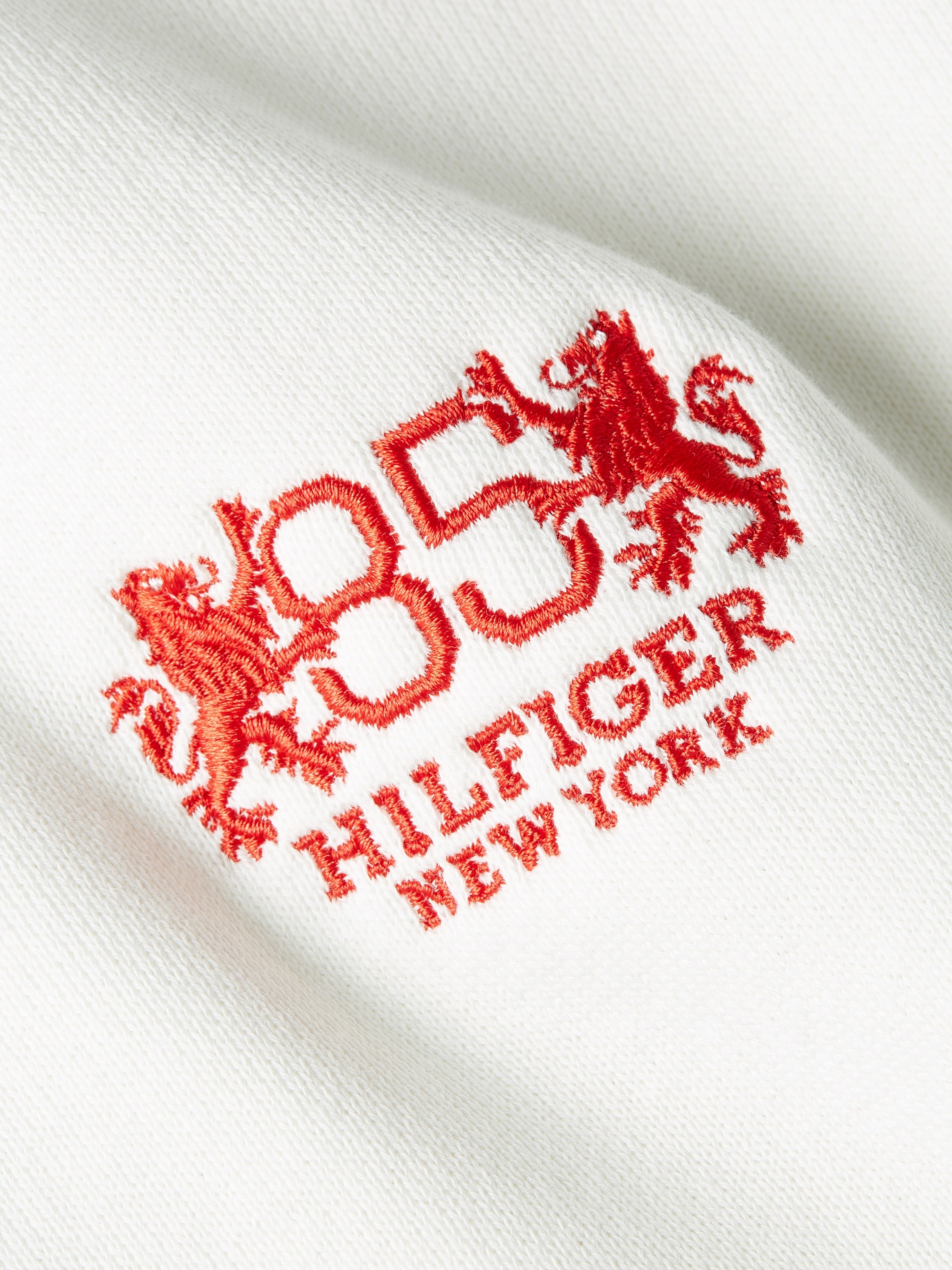 Tommy Hilfiger Sweatshirt »REG C-NK CREST 85 SWEATSHIRT«, mit Logostickerei