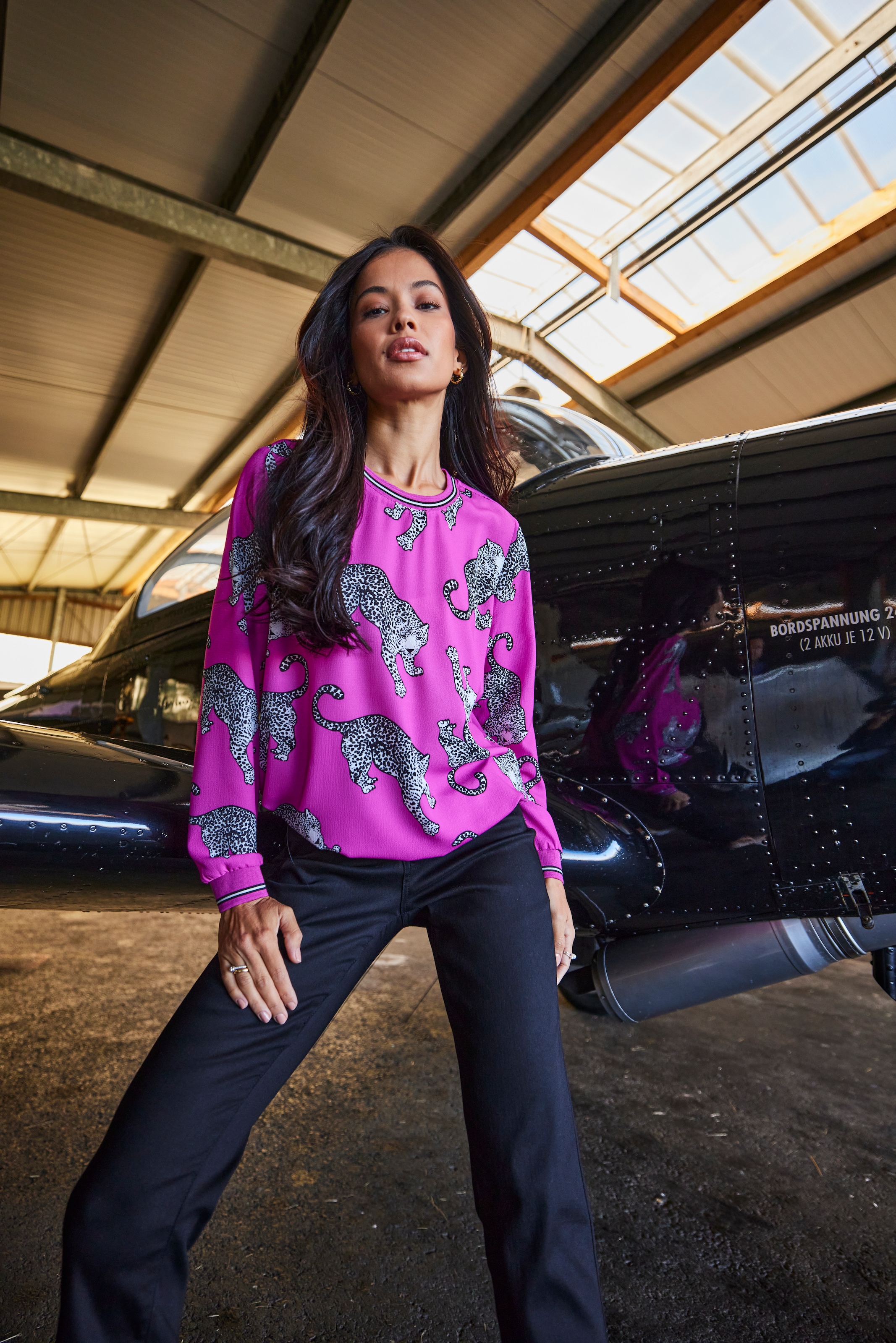 Aniston SELECTED Shirtbluse mit gestreiften Bündchen und Lepoarden-Druck allover - NEUE KOLLEKTION