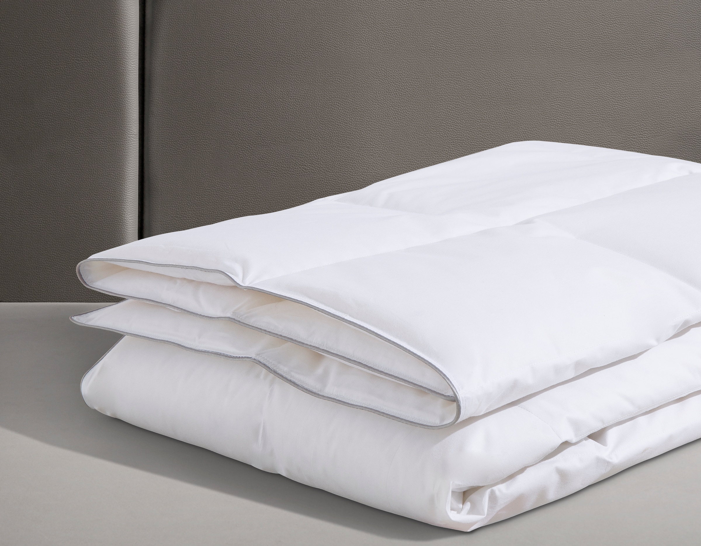 OBB Daunenbettdecke + Kopfkissen »Edition 125 Jahre, Bettendeckenset 2teilig, für Sommer oder Winter«, (Spar-Set), Decke mit Kissen 135x200 oder 155x220 cm, Made in Germany