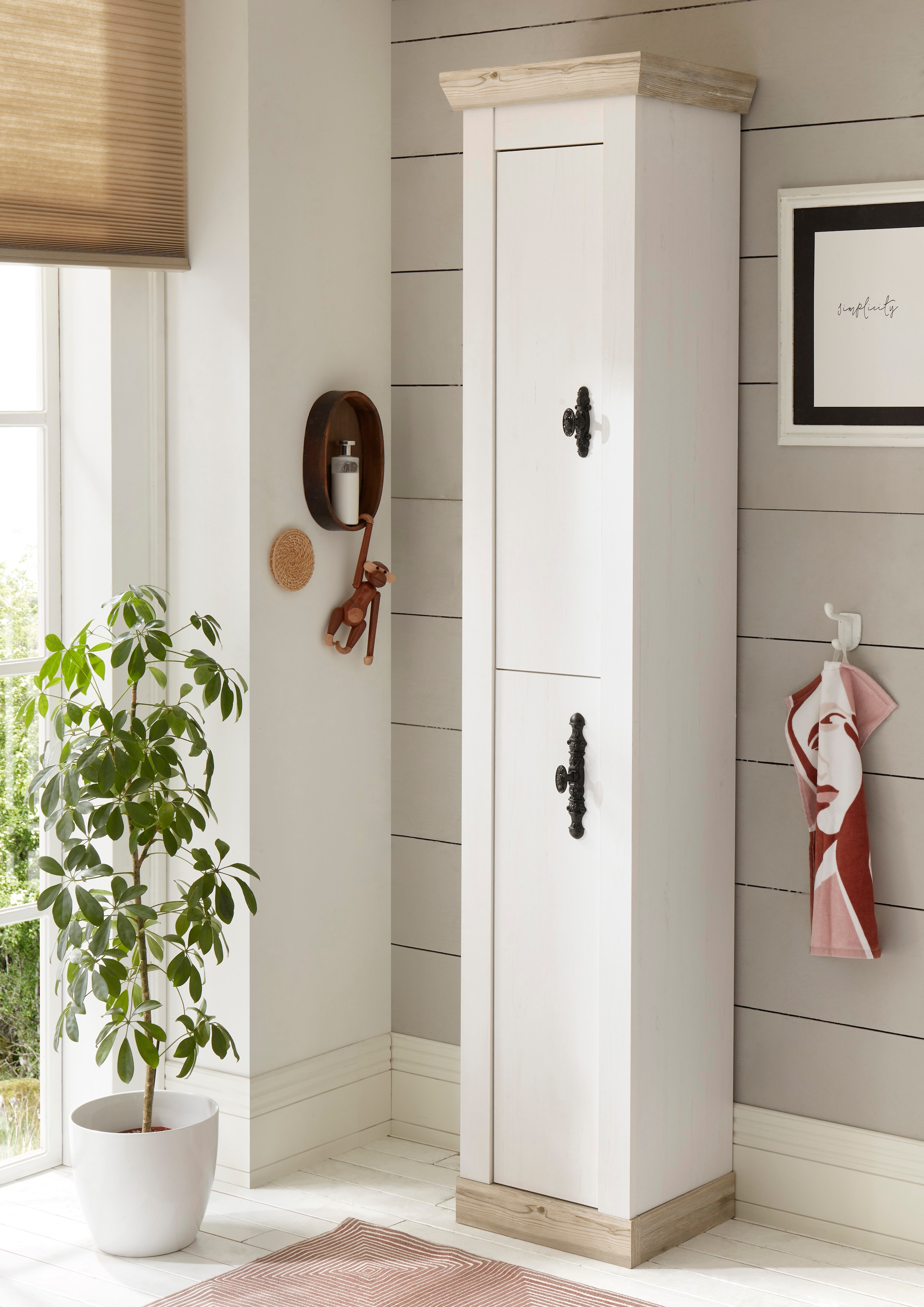 Home affaire Hochschrank »Florenz, Badschrank im Landhausstil, Schrank mit Metallgriffen« in Pinie Weiß, mit ausreichend Stauraum hinter Drehtüren