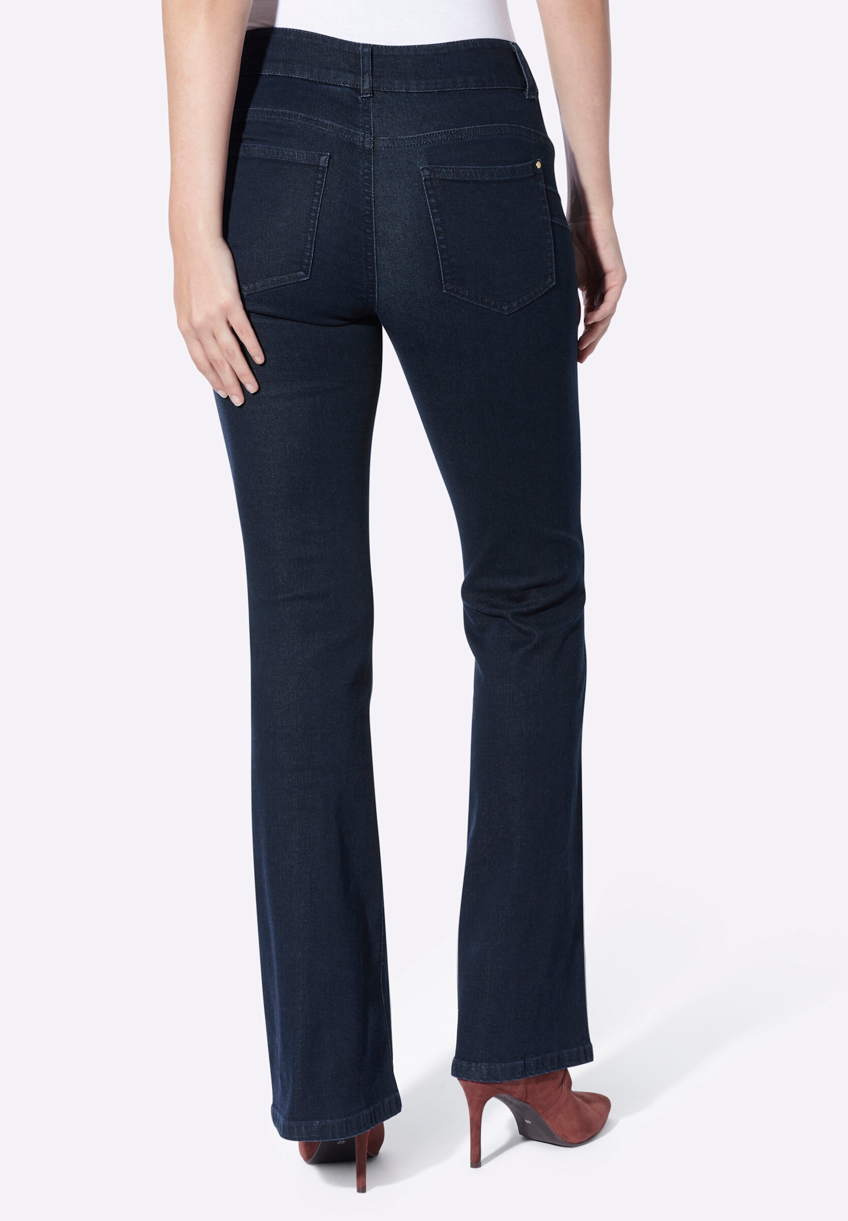 heine Bequeme Jeans »Push-up-Jeans Push-up-Jeans im modischen Bootcut-Style«